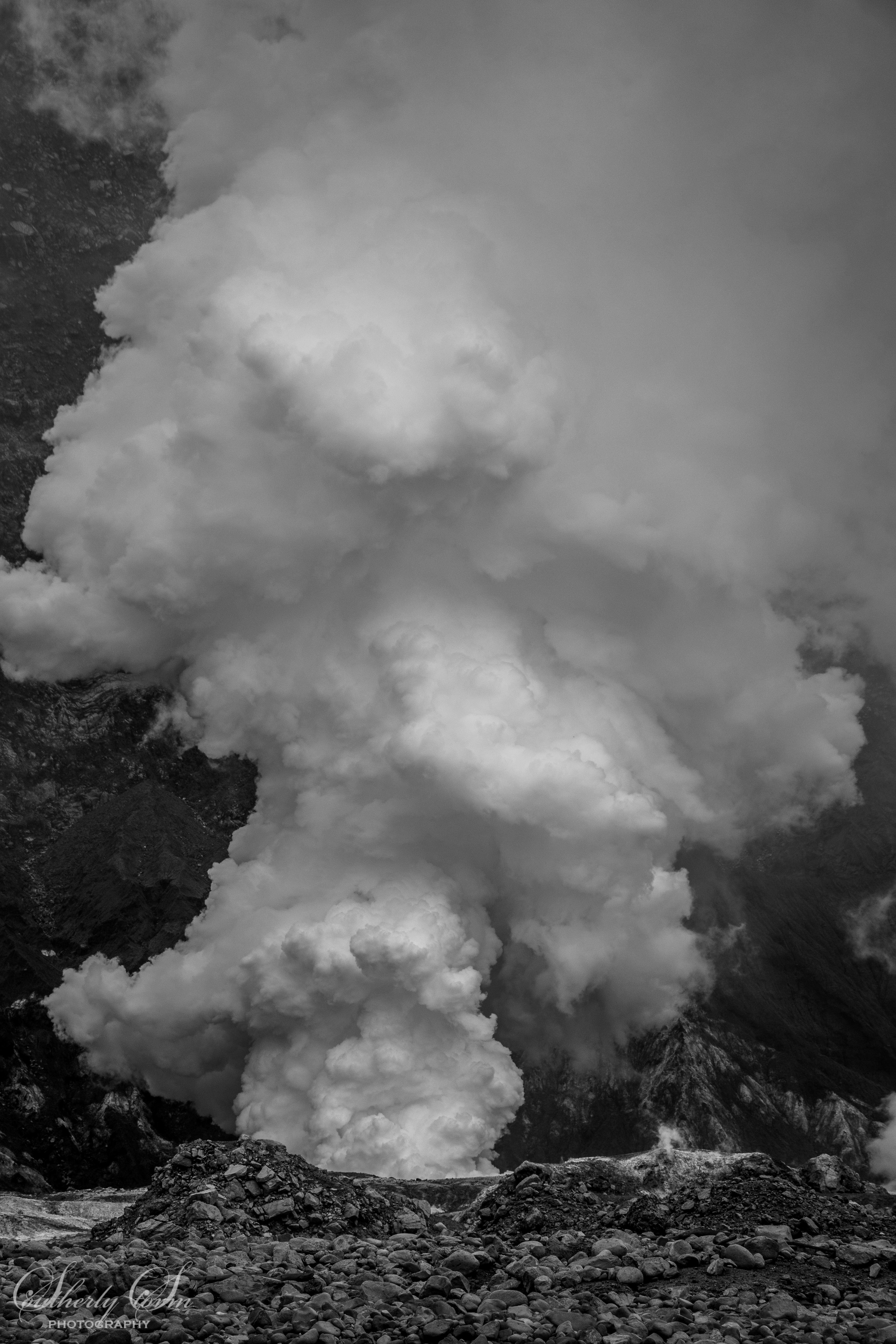 Steam cloud Whakaari White Island