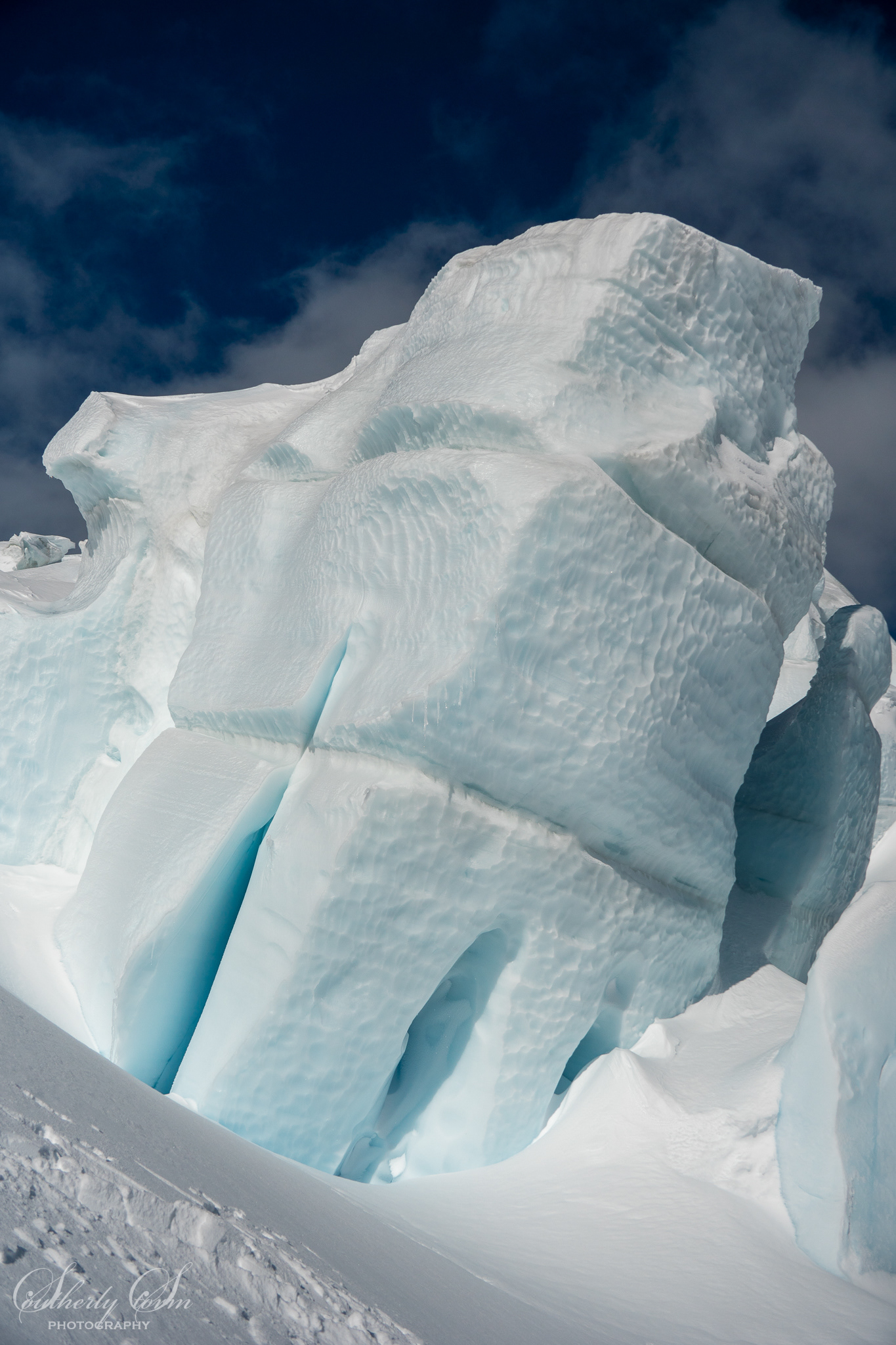 Tooth shaped glacial ice