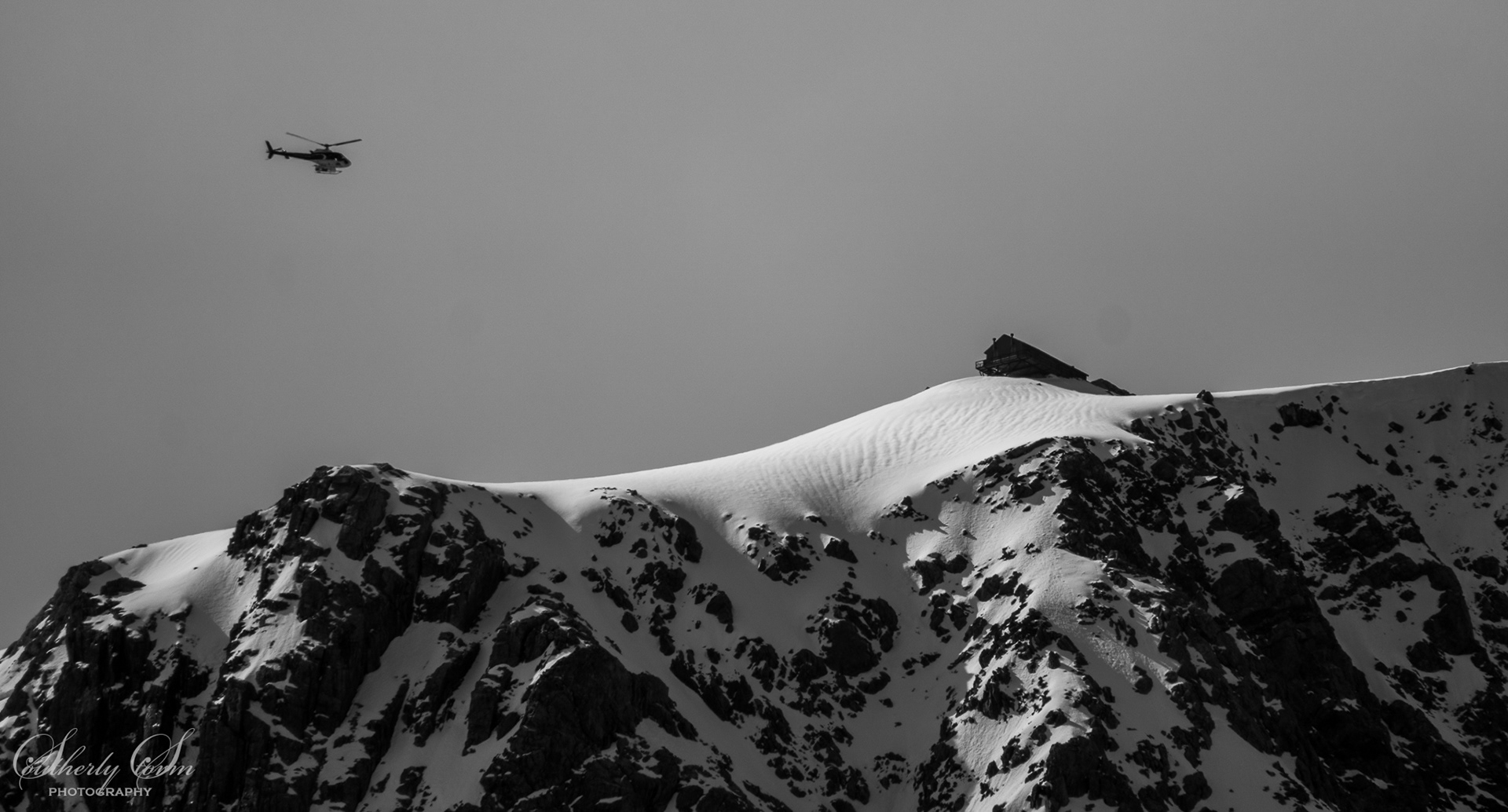 A helicopter approaching Plateau Hut