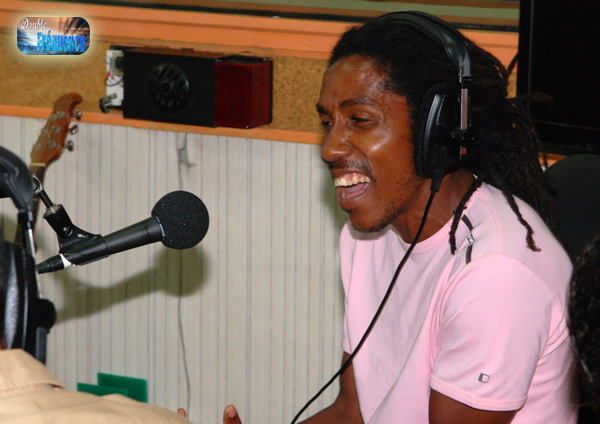 Digne héritier de Bob Marley, Saël est un représentant solide du Reggae et du Dance Hall antillais