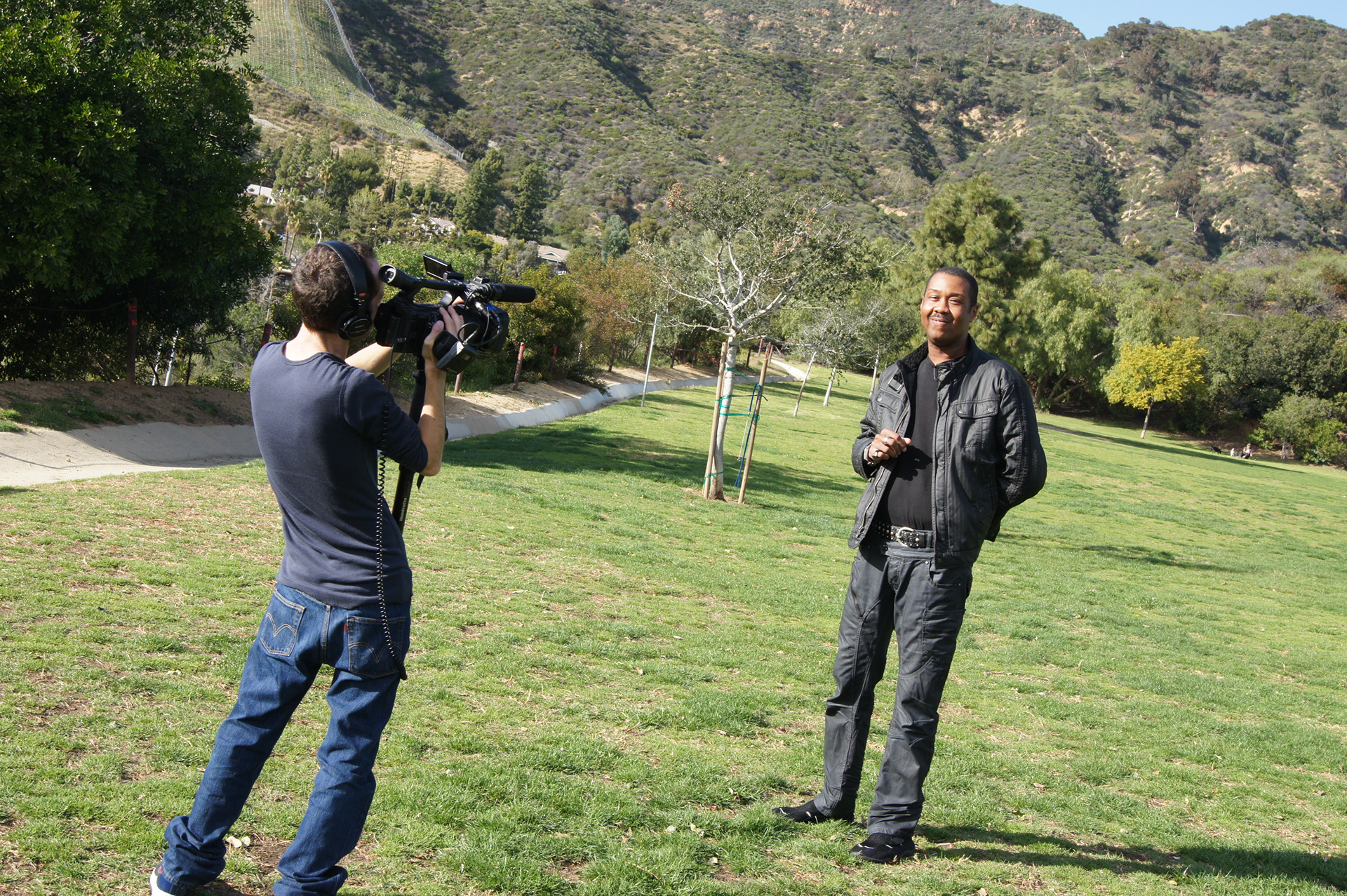 Hollywood Hills, en plein tournage du pilote de «Hollywood Bl@ckbusta»