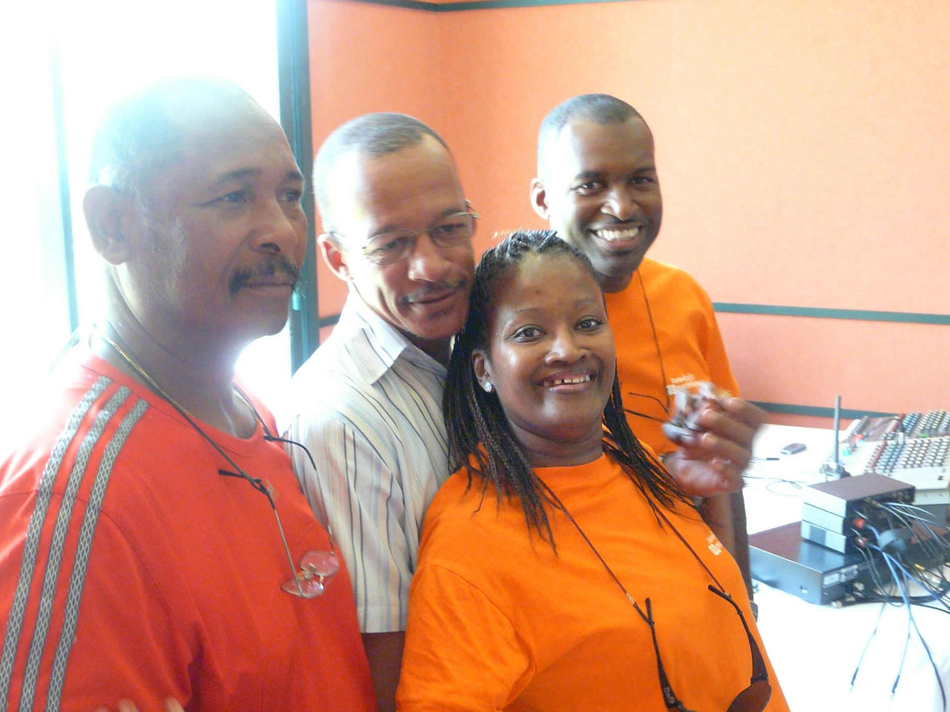 Dimanche 15 Juin 2008: France Télévisions Martinique investit la place avec “Pale pa ni sézon” de 9h à 11h