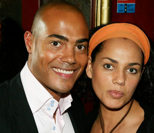 Le mannequin (et la comédienne) Nathaly Coualy avec Jean-Manuel Dupond, cadre de direction à France Télévisions