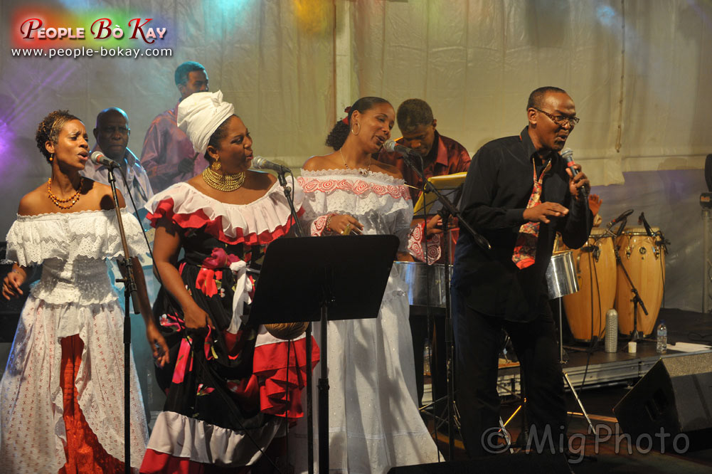 Entre traditions et cantiques, la TNT fut inaugurée sous de bons auspices