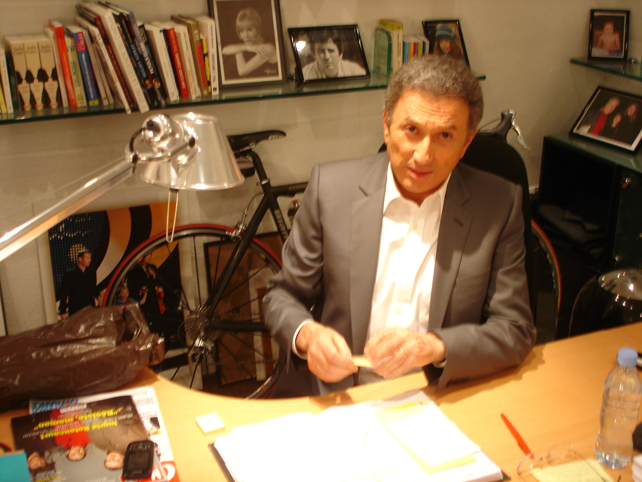 Michel Drucker dans son bureau