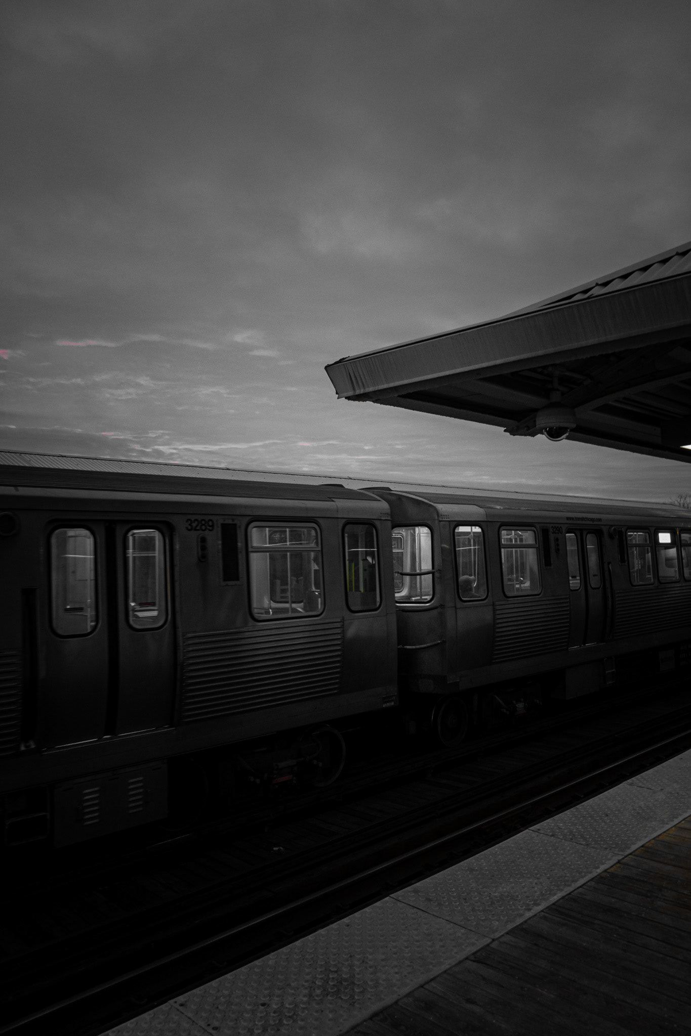 Joen Calix Taking a photograph of the train and giving it an old vibe from the 90's. Using a sony camera with a lens of 3.5-5.6/18-135.