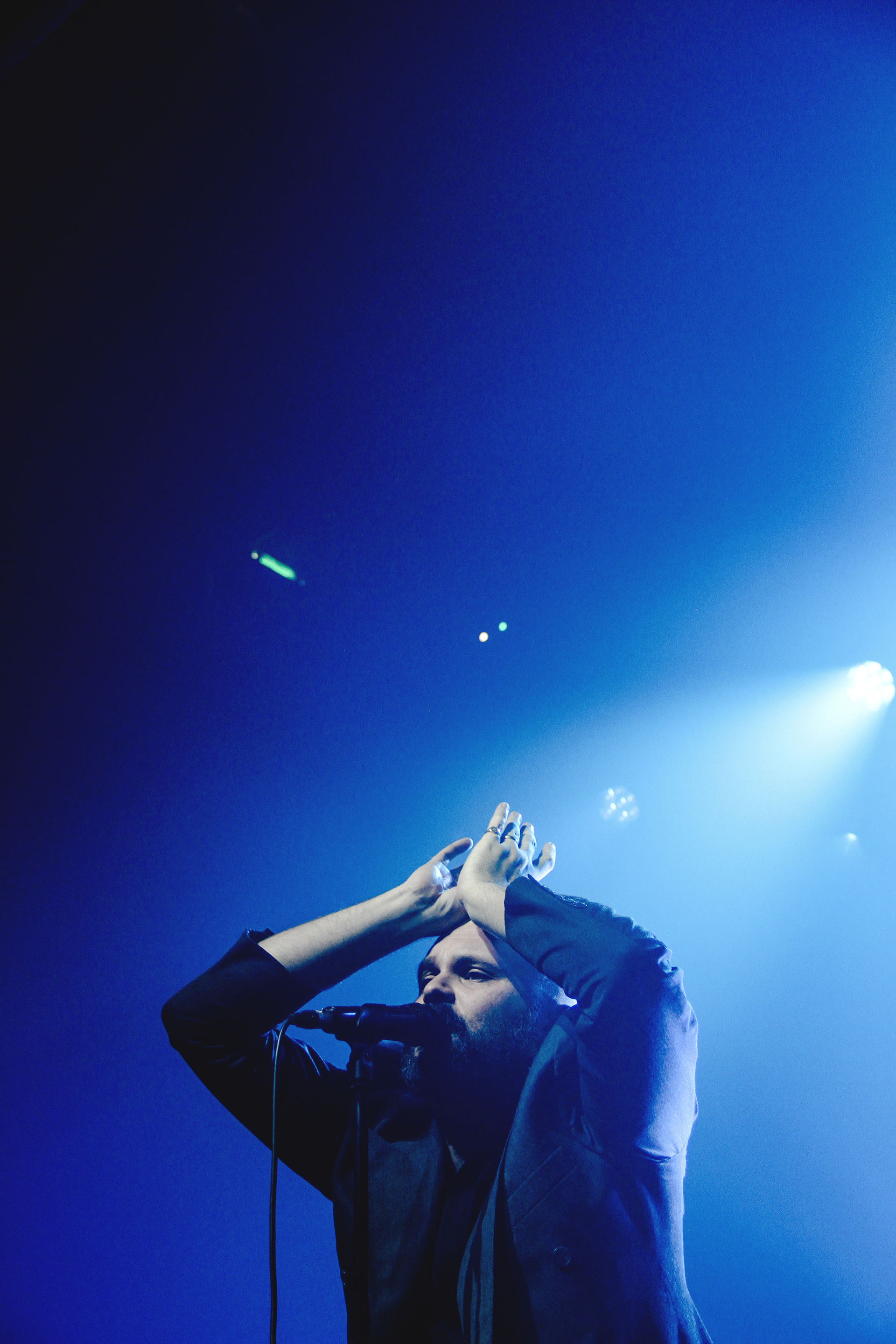 TV Priest © Astrid Karoual