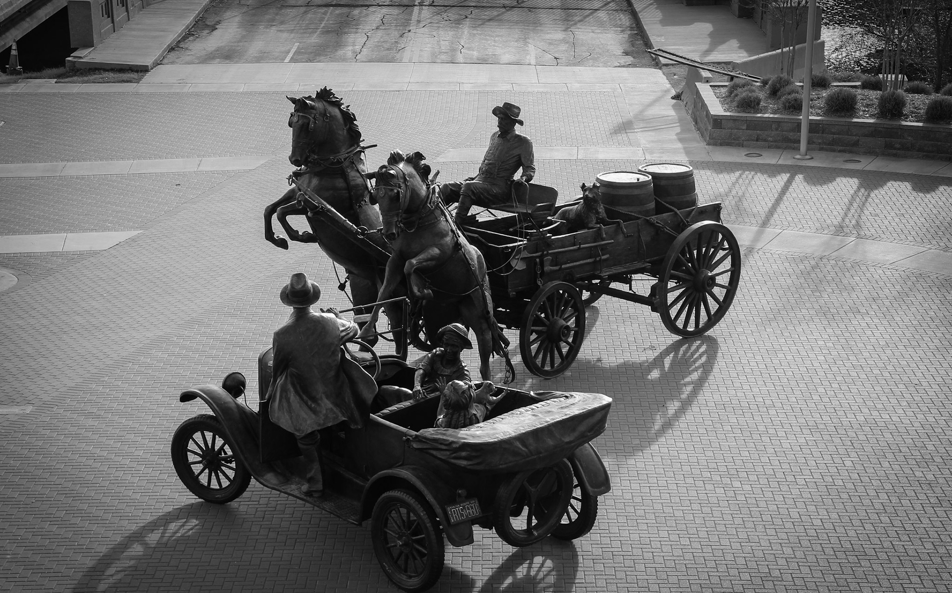 Monument B&amp;W - Tulsa, OK