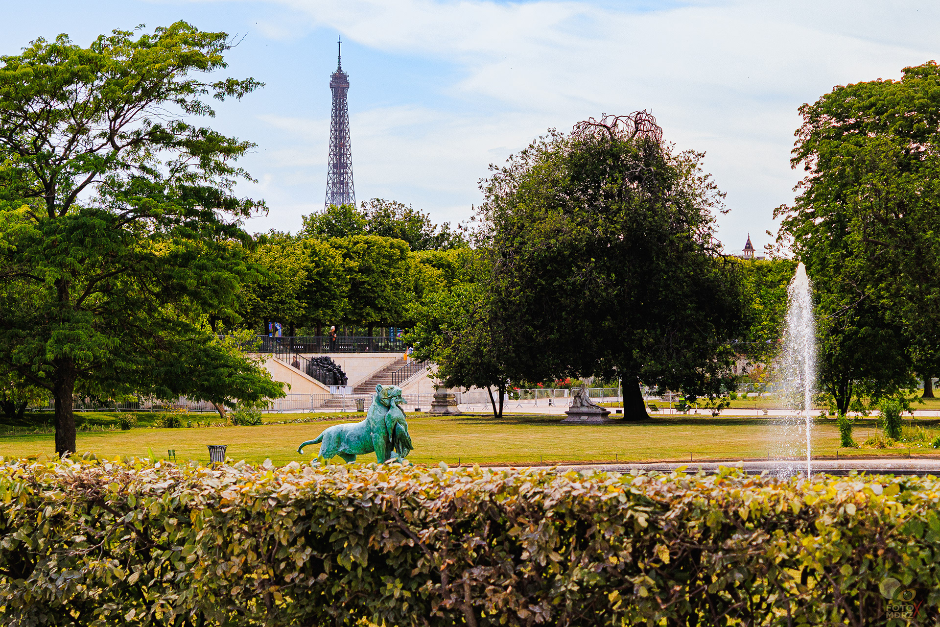Junio 202. Cerca de aquella torre. París, Francia.