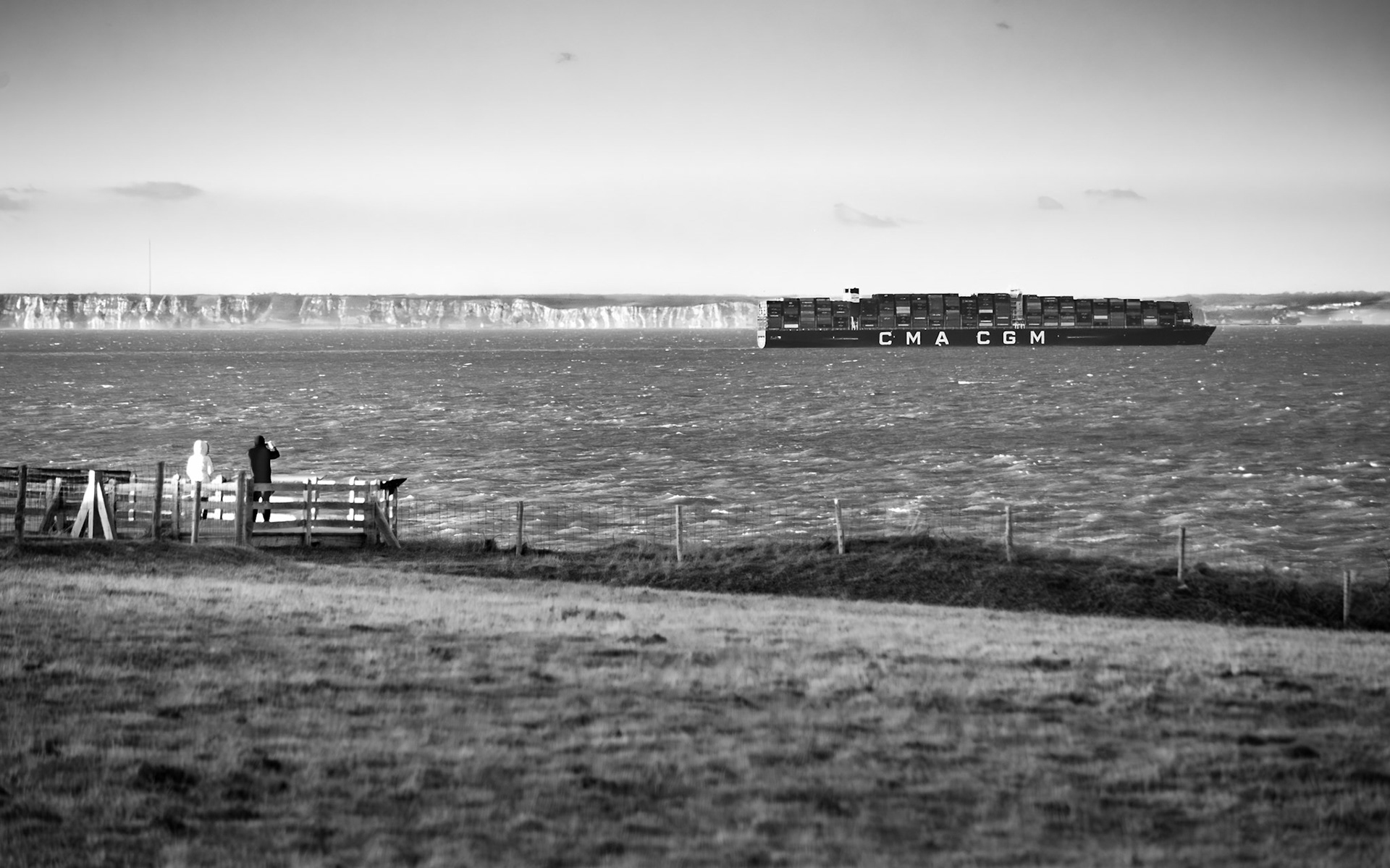 au Cap Griz Nez (au loin les falaises anglaises)