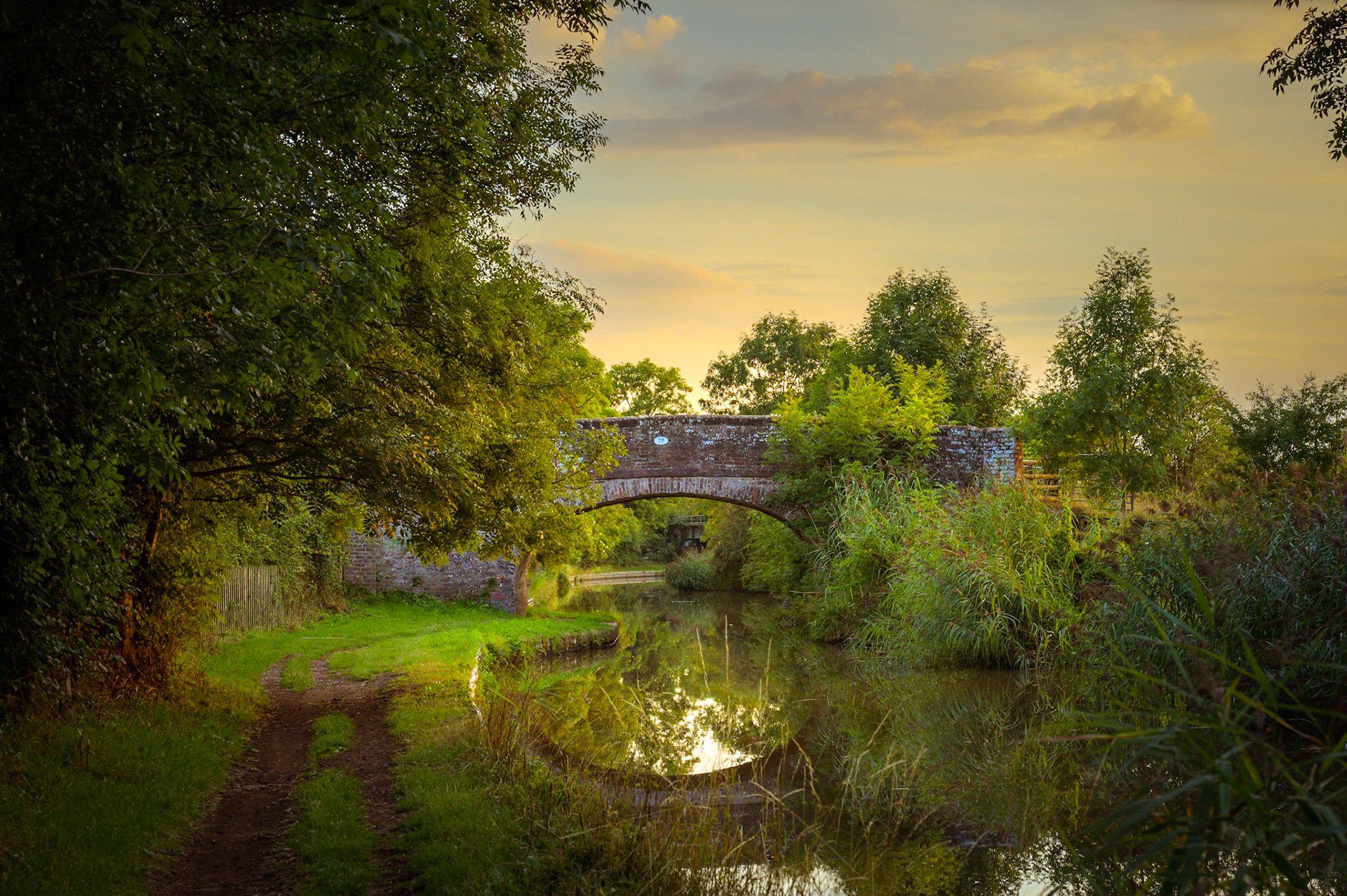 Worcester & Birmingham canal near Droitwich.