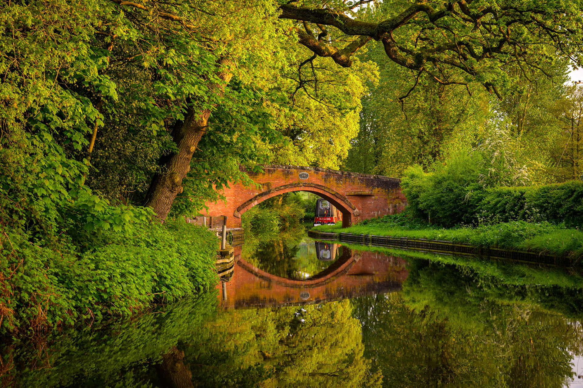 Spring on the canals