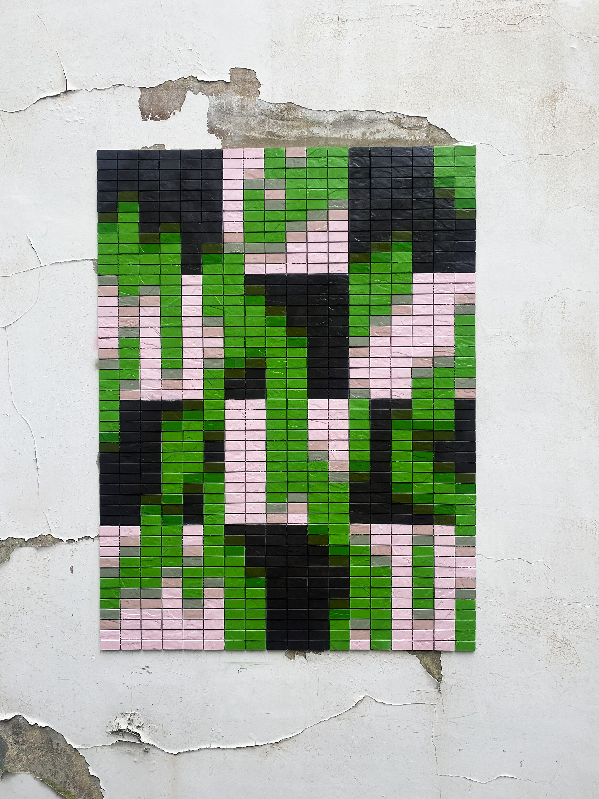 Fliesenmosaik "know her name" zum Thema Atmosphären in Osnabrück für die Ausstellung "know her name" an der Augustenburgerstraße 2