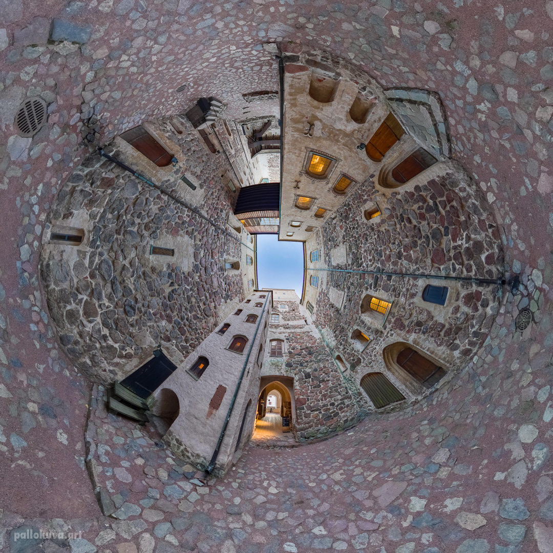 Courtyard 1 / Linnan sisäpiha 1