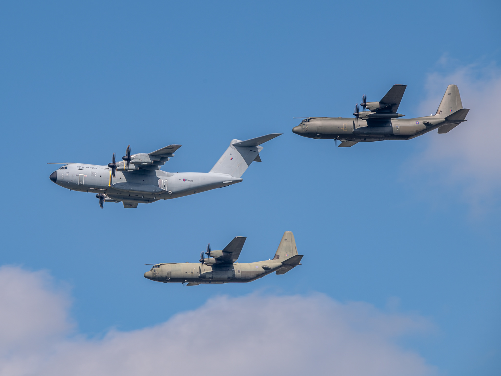 A400 and 2 C130 Hercules
