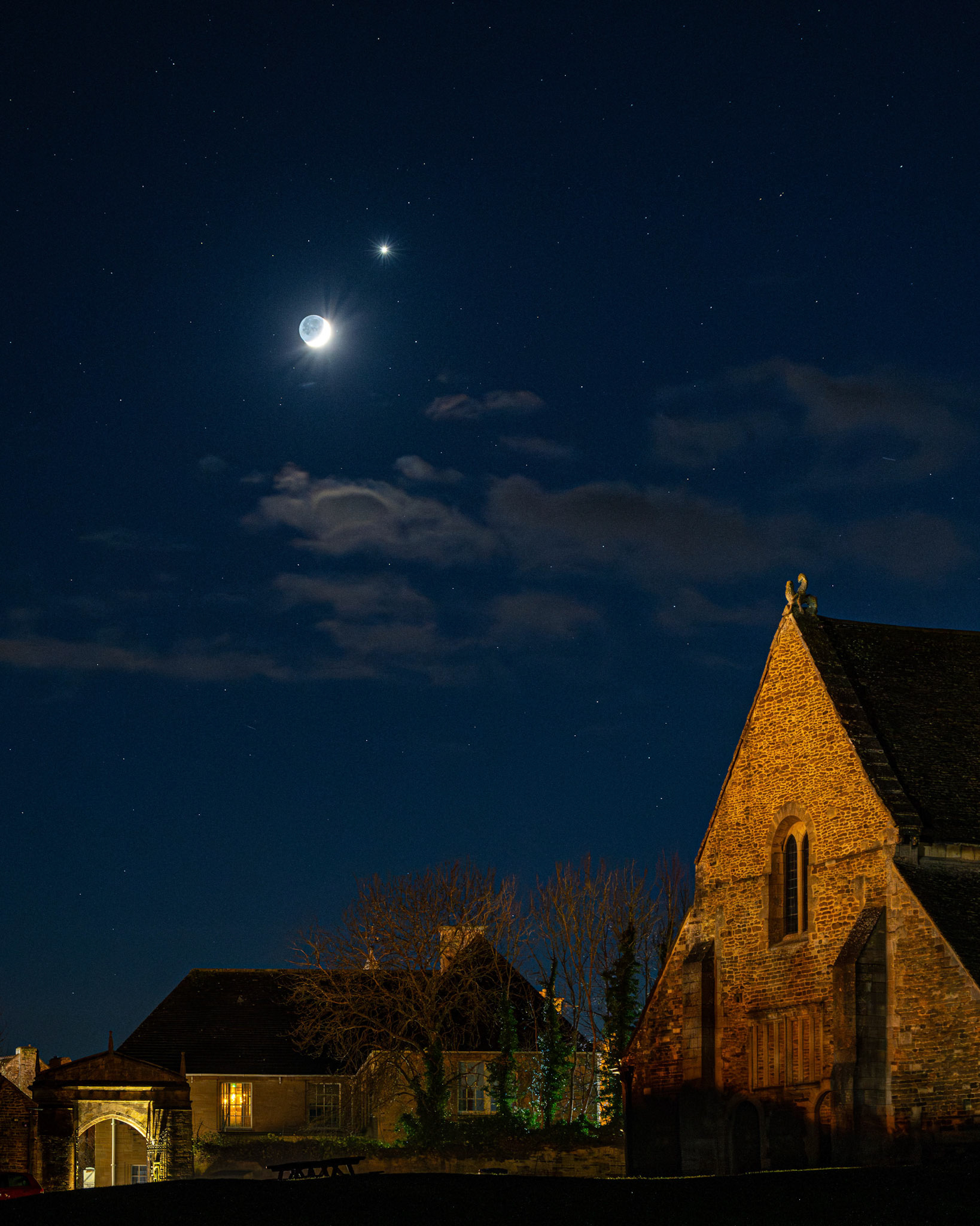Venus and Crescent moon over Oakham Castle Janauary 2025