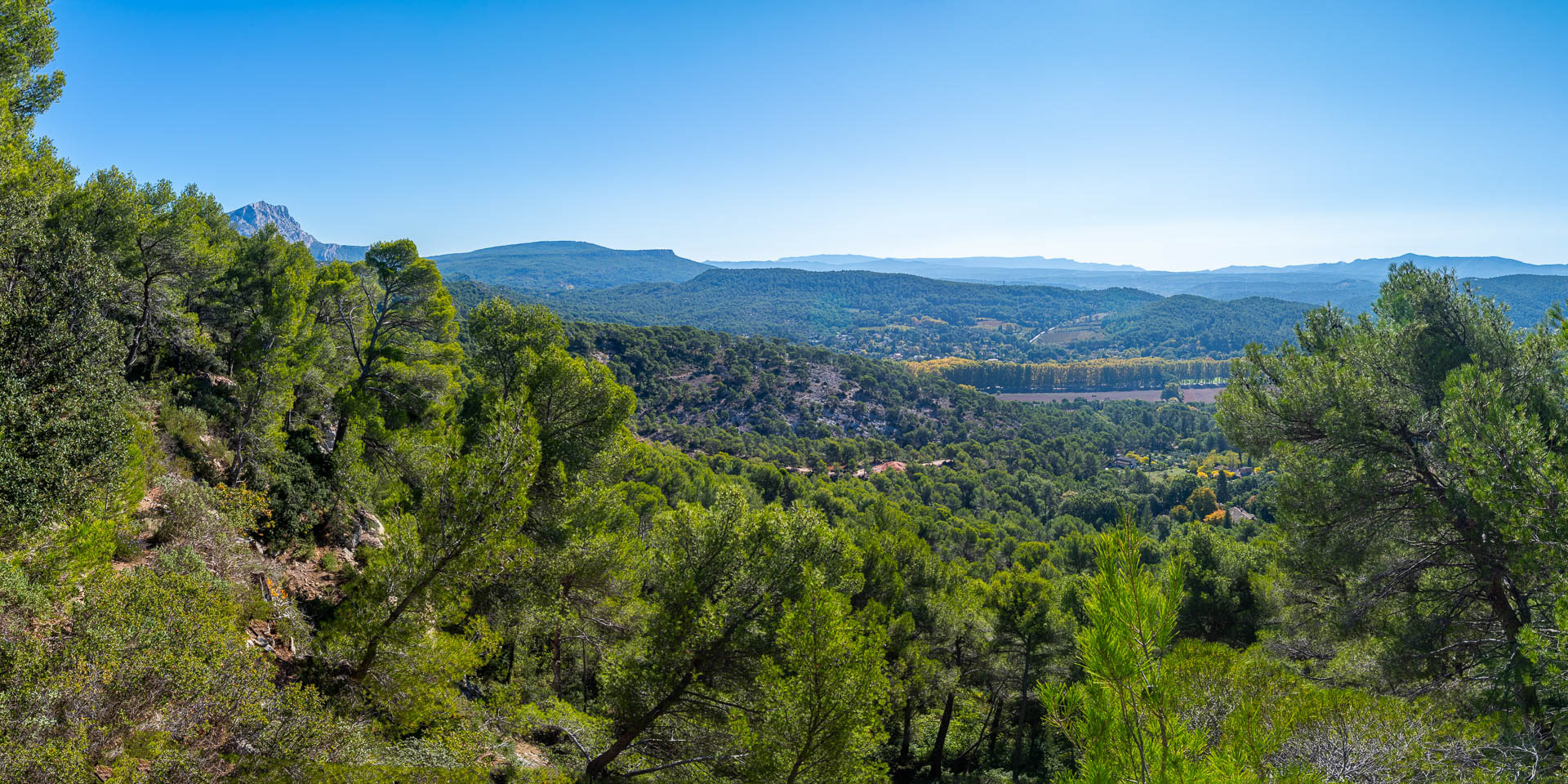 Sainte Victoire et plaine du Tholonet