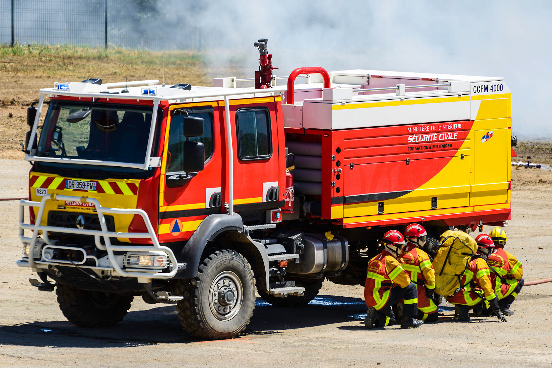 Démonstration d'extinction d'un incendie de forêt