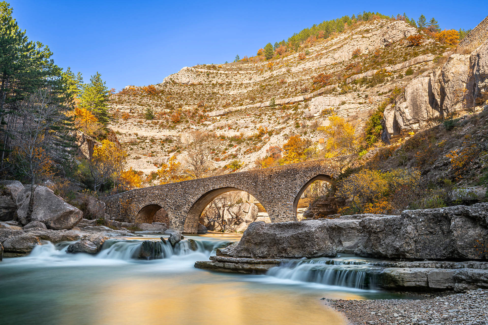Pont roman sur la Méouge (Hautes Alpes, France)
