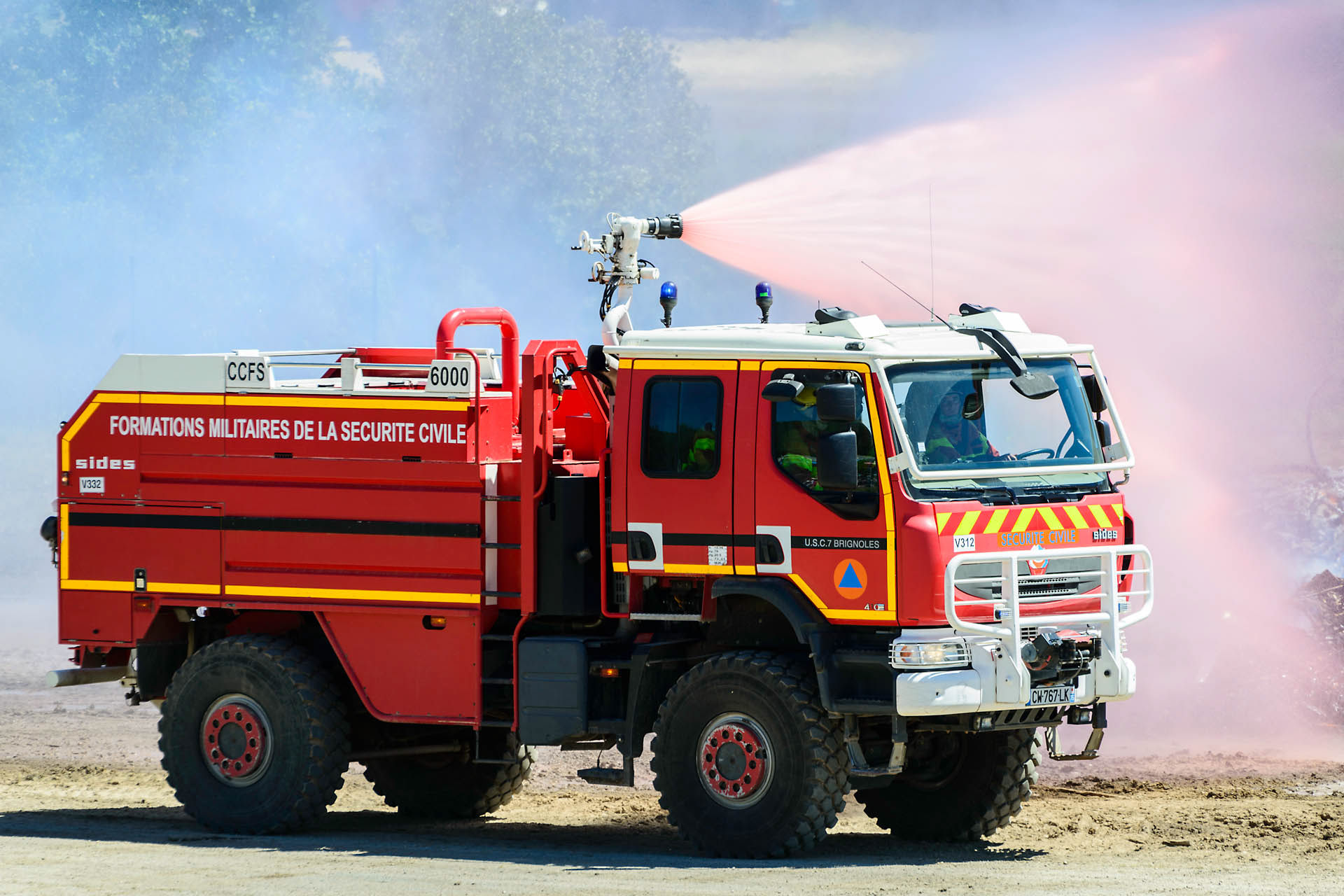 Démonstration d'extinction d'un incendie de forêt