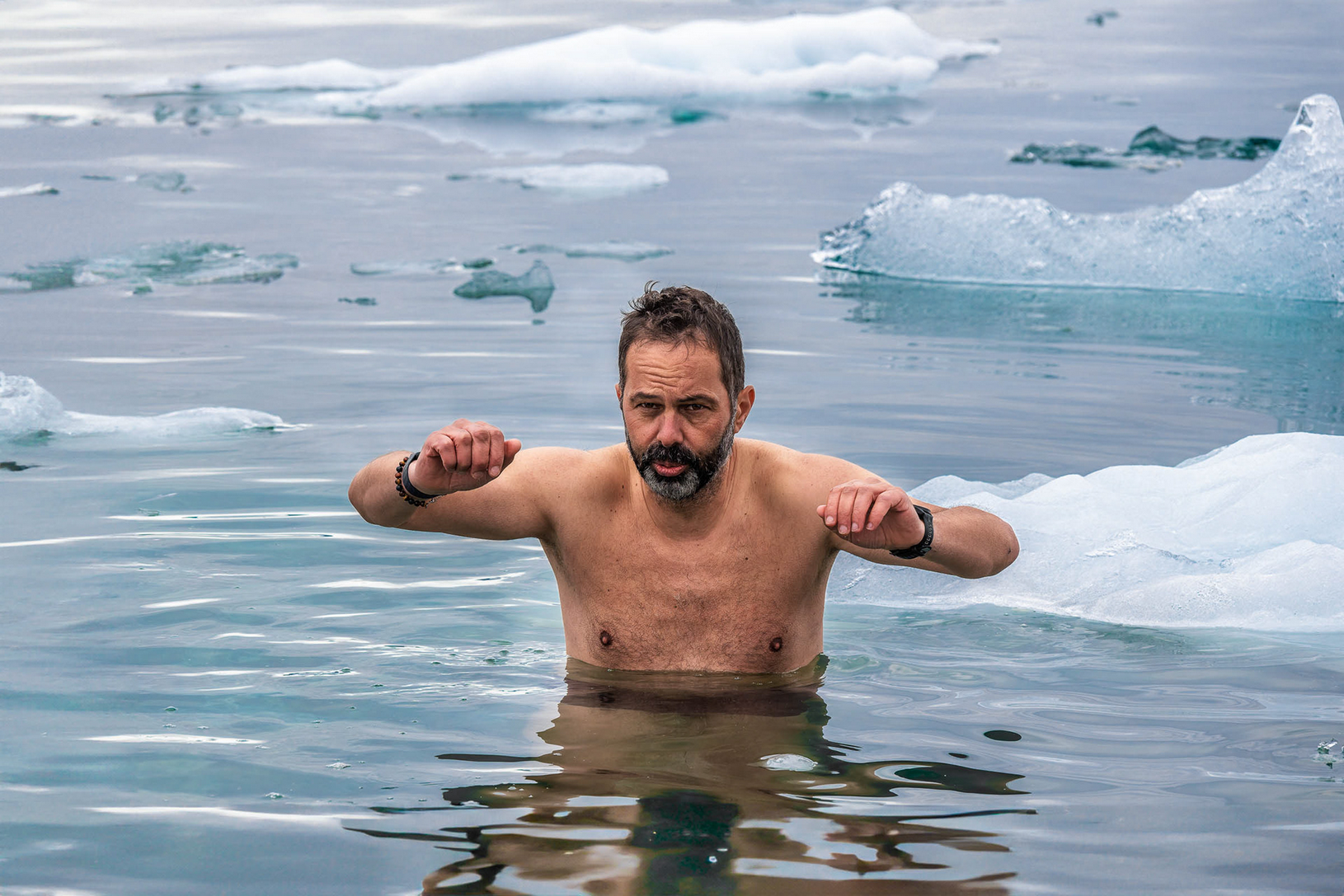 Patrick : "le froid c'est dans la tête" ! La température de l'eau est de 2 °C ...