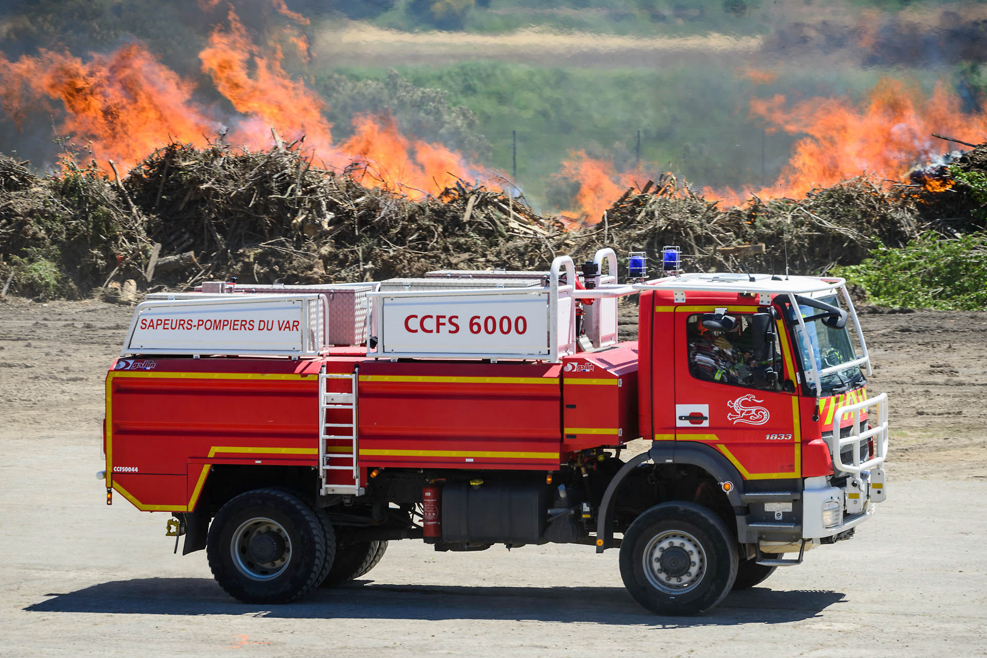 Démonstration d'extinction d'un incendie de forêt