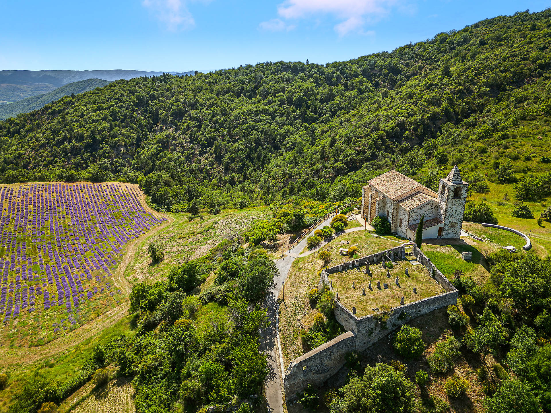 Eglise Sainte-Marie-Madeleine au viel Aiglun (Alpes de haute Provence, France)