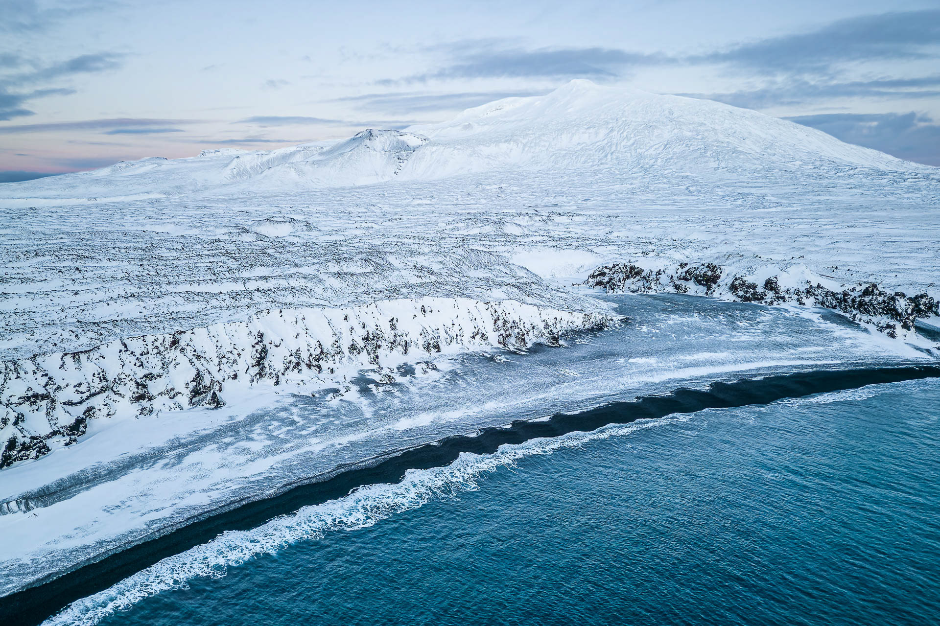 Plage de  Djúpalónssandur et glacier Snæfellsjökull