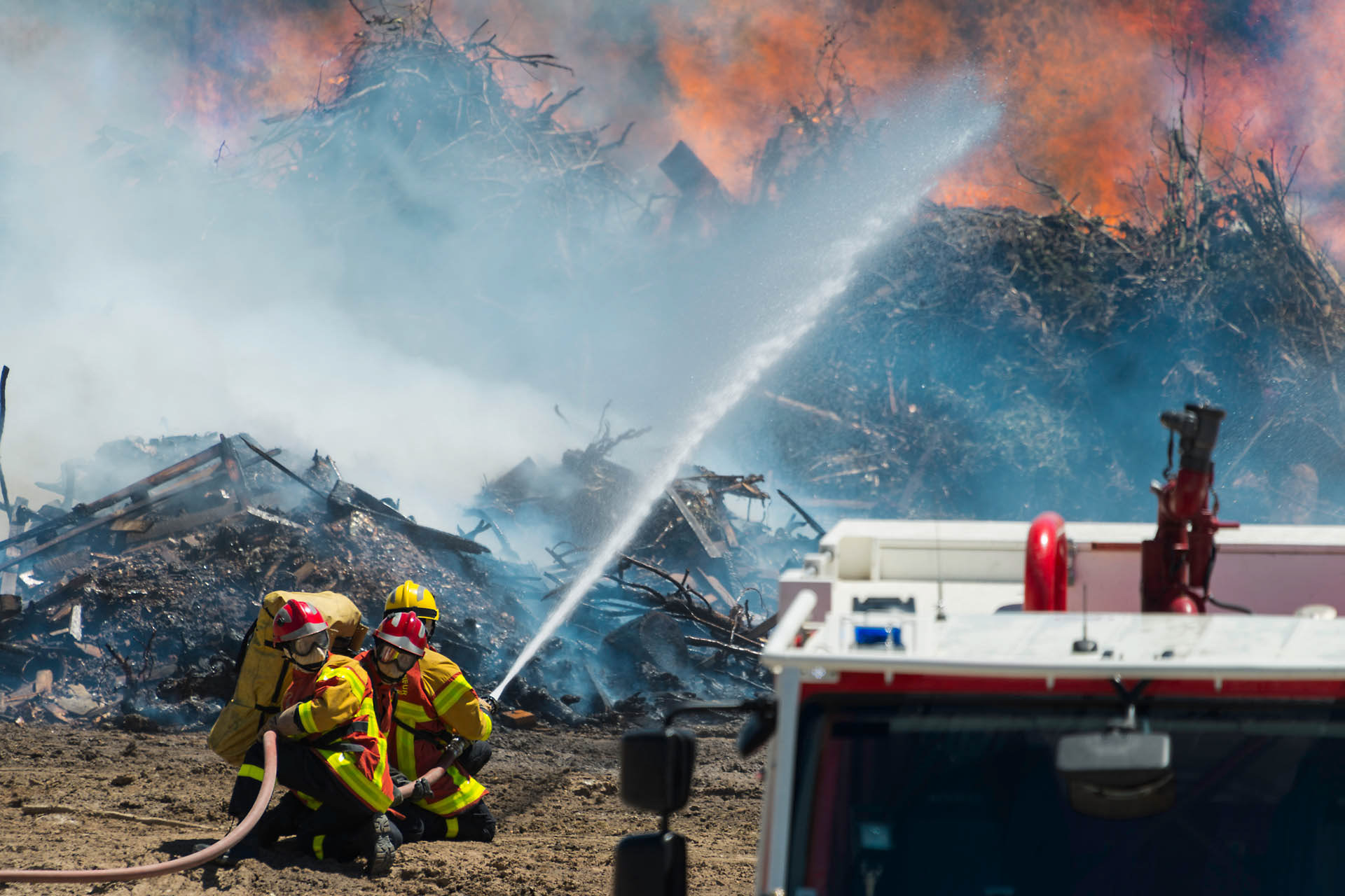 Démonstration d'extinction d'un incendie de forêt