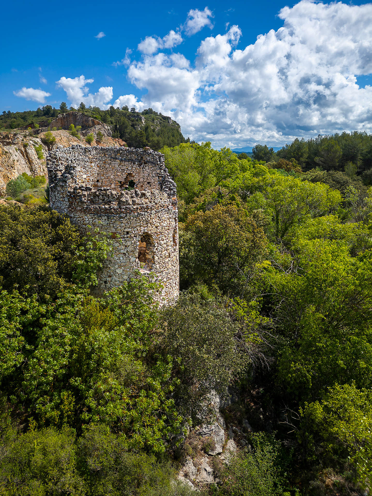 Tour au bord de la rivière Durance (Mirabeau de Pertuis, Alpes de haute Provence, France)