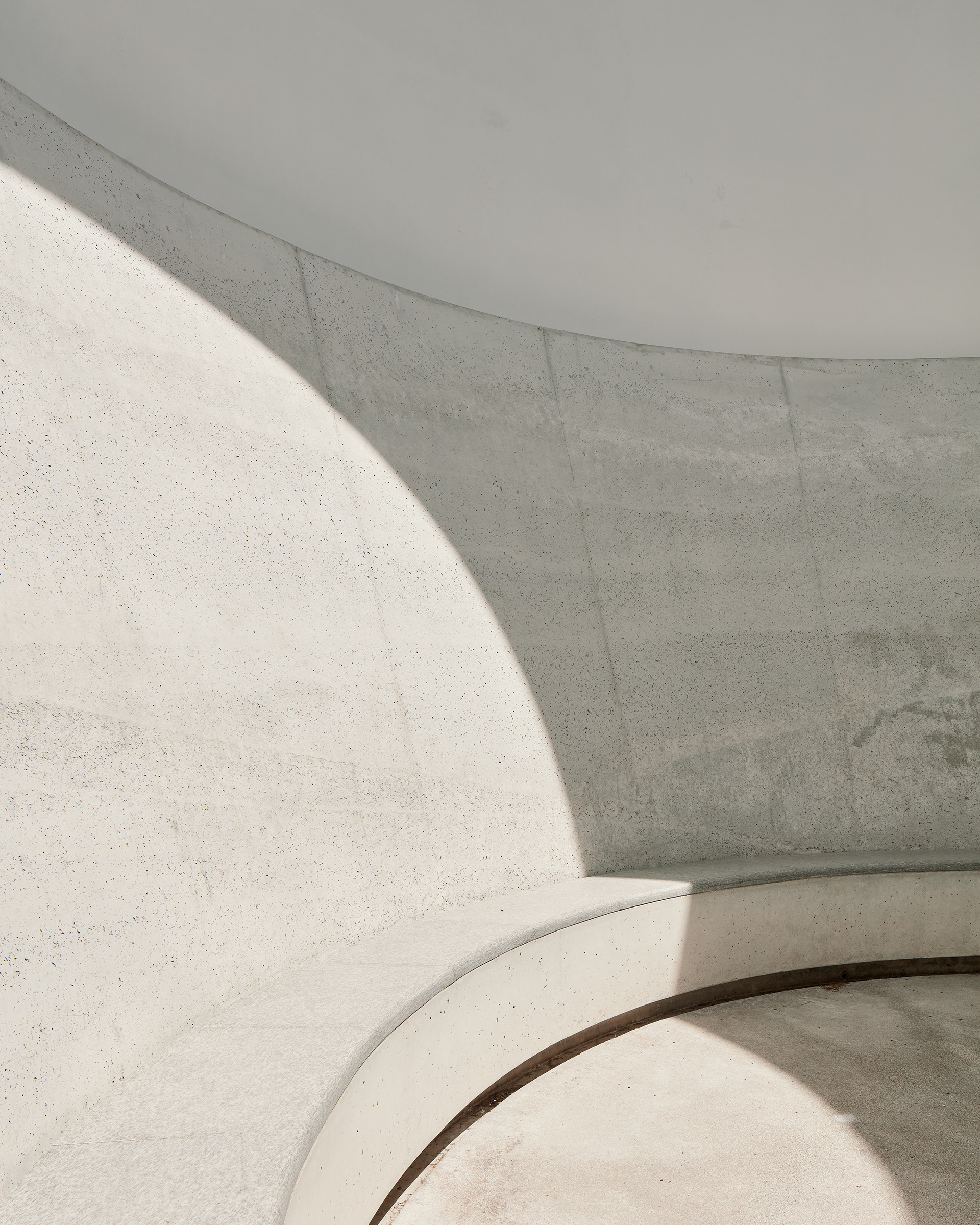 Detail at James Turrell's Skyspace right next to Hotel Castell in Zuoz, Switzerland. Highlighting the materiality and the play with daylight which results in an image solely consisting of geometric forms and curves.