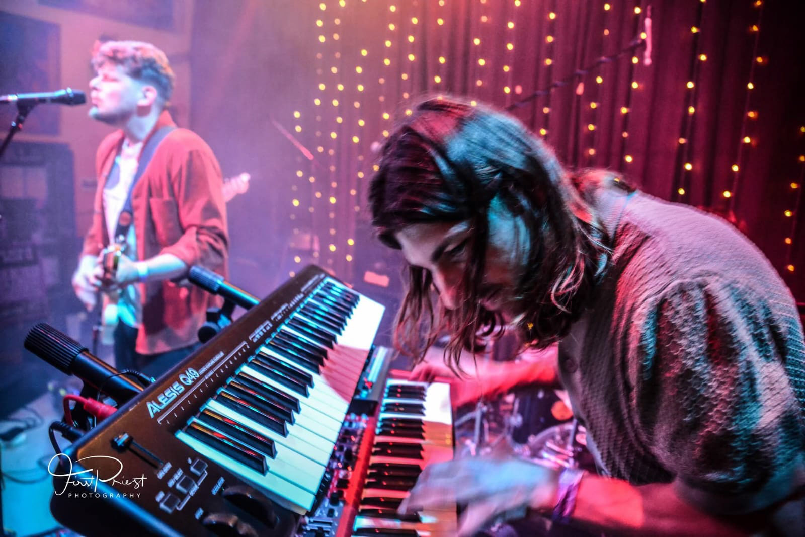 Deine Familie, Cafe Carina, Vienna, Austria (by First Priest Photography)