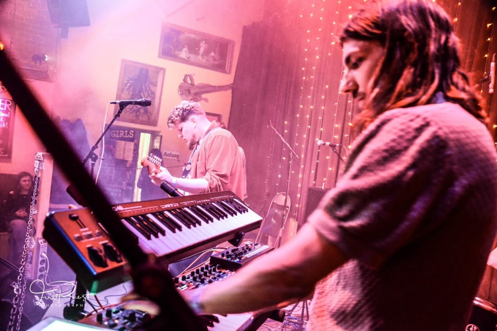 Deine Familie, Cafe Carina, Vienna, Austria (by First Priest Photography)