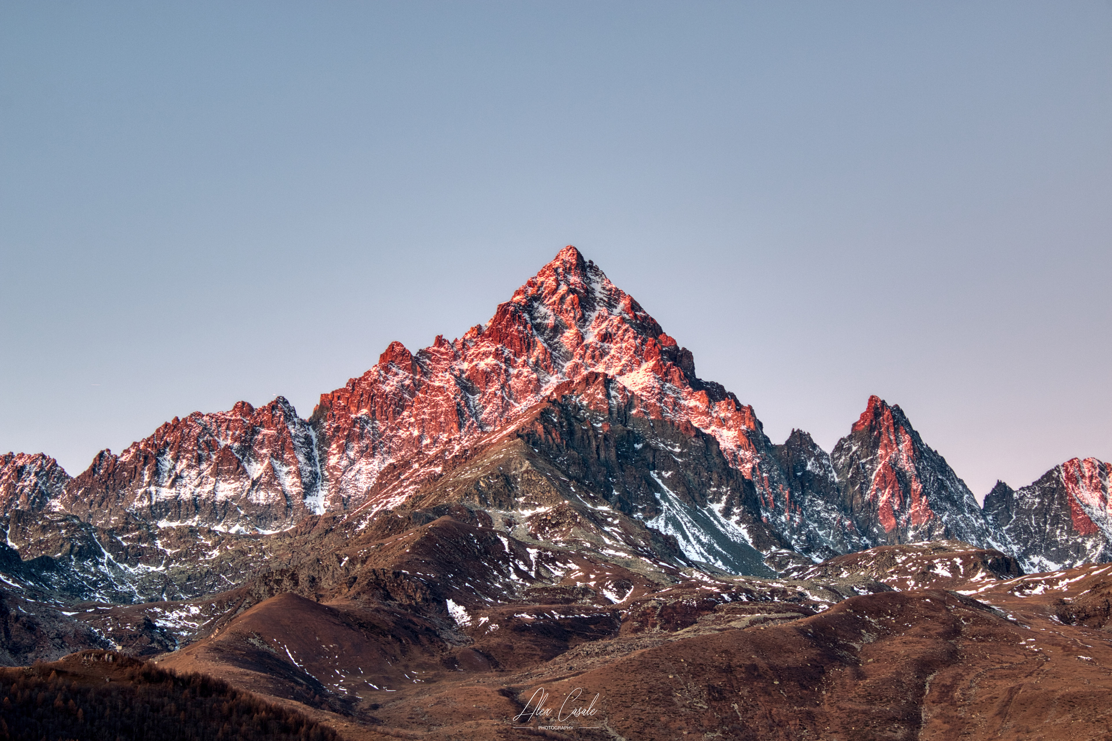 Alba di fronte al Monviso, foto scattata ad Ostana (CN)