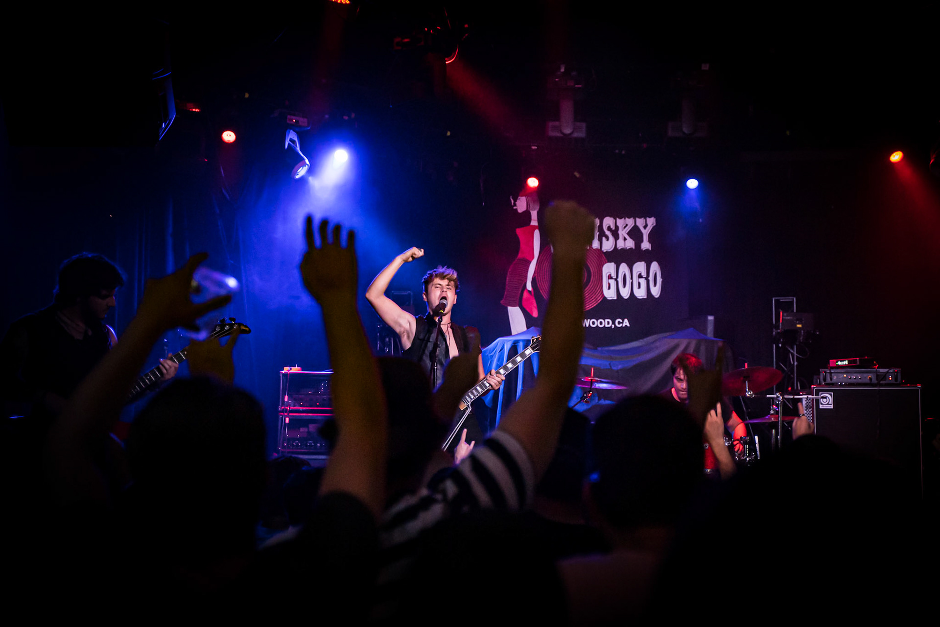 Vella La Vella lead man Johnny Symmes live at The Whiskey A Go Go