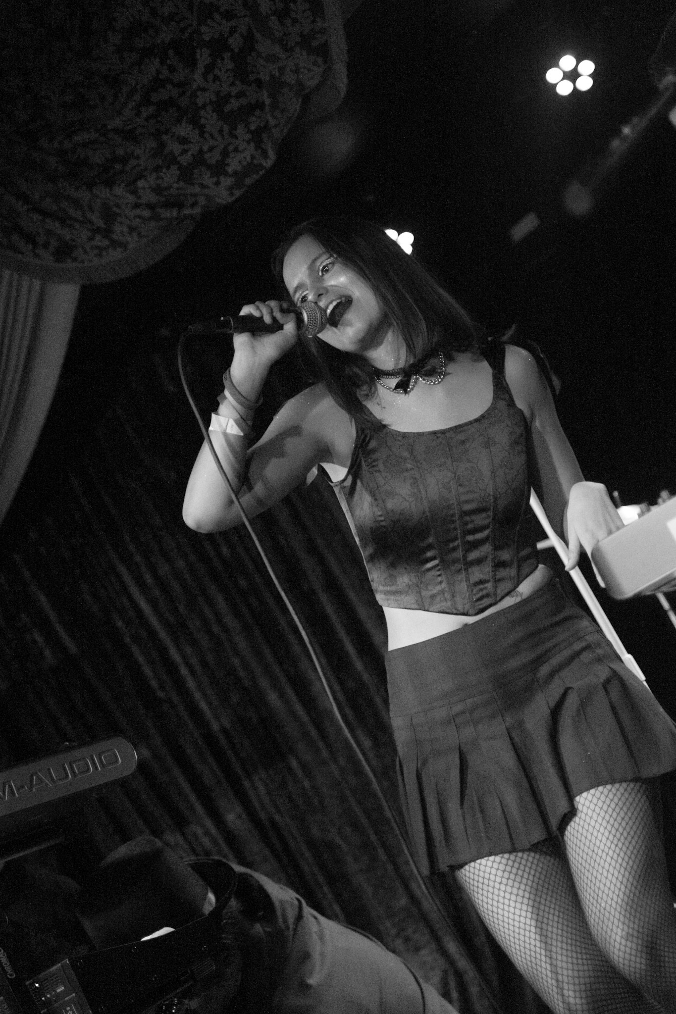 Caroline Robertson live at The Virgil