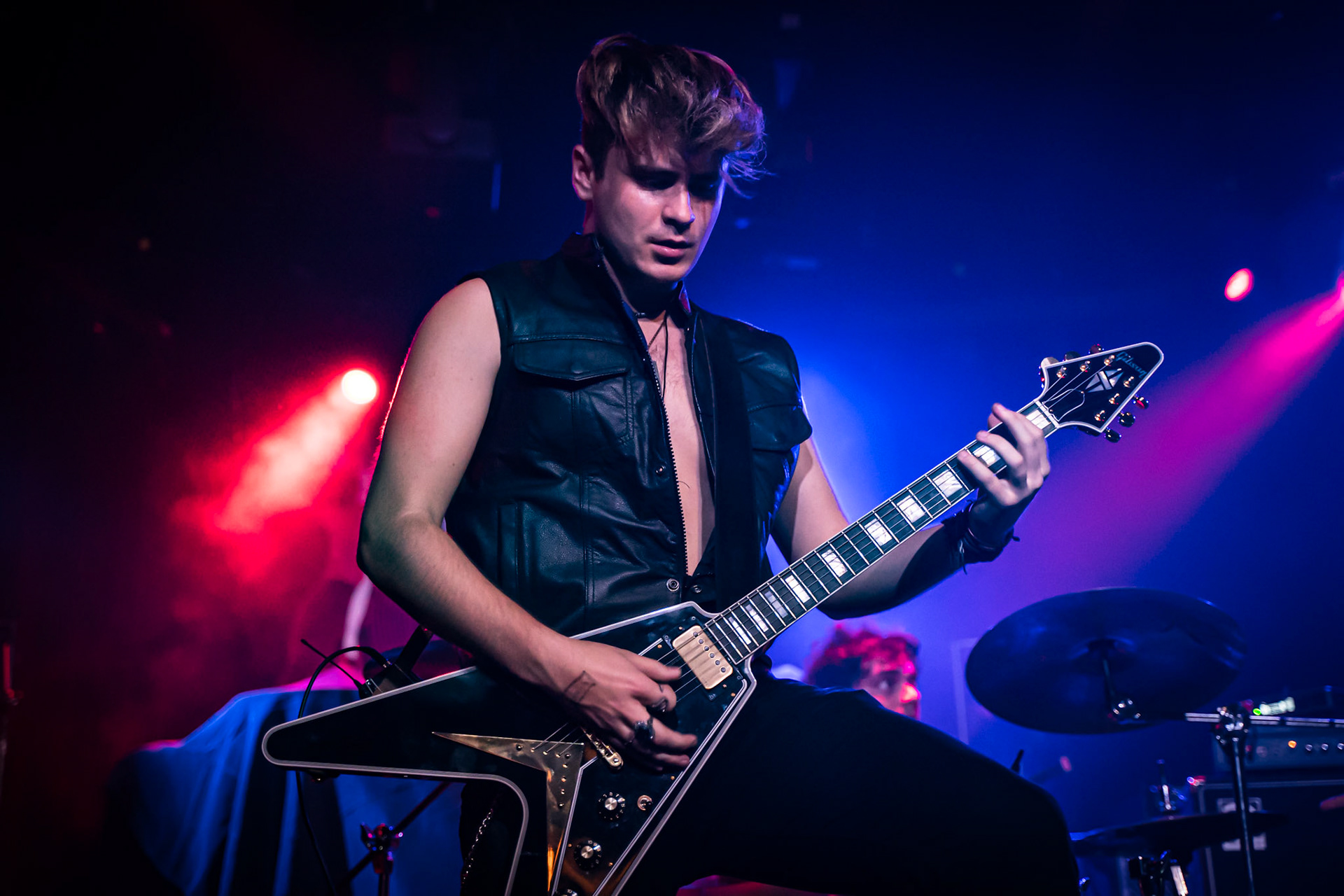 Vella La Vella lead man Johnny Symmes live at The Whiskey A Go Go