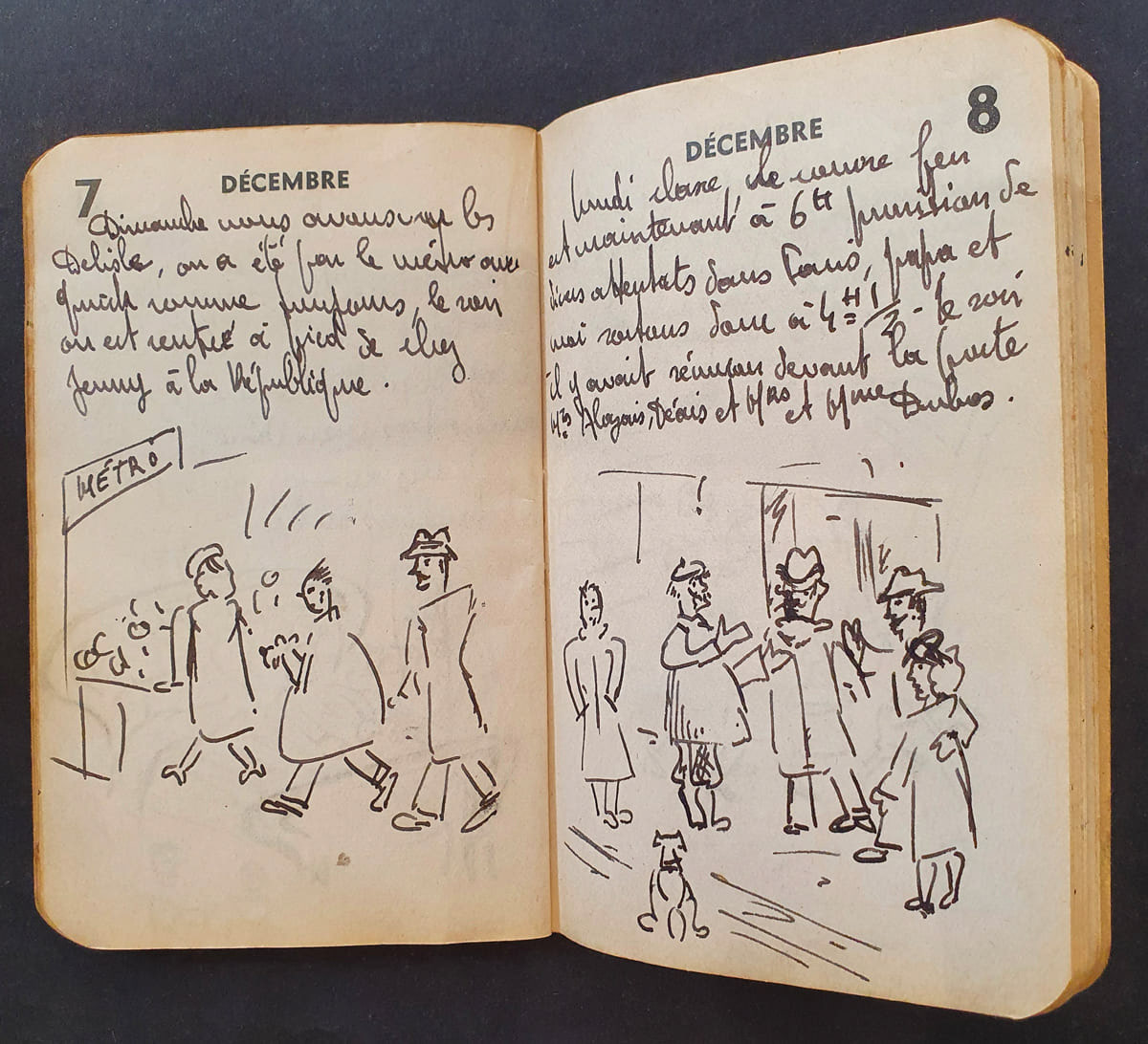 Les agendas (15 petits carnets agrafés "Gibert Joseph") légendés et illustrés par un lycéen pendant l'Occupation : Serge Dubos, habitant de Montrouge et étudiant au lycée Montaigne à Paris, narre jour après jour sa vie quotidienne entre janvier 1941 et septembre 1944 : il raconte en images le ressemelage de ses chaussures, ses soucis avec son vélo, la voiture qui ne sert plus jamais, les fréquents retours à pied jusqu'à Montrouge, les profs absents, le froid, les difficultés d'approvisionnement en charbon, la rentrée à Lakanal puis au cours Florent, le métro, les restaurants, le rationnement, le couvre-feu, la revente des livres chez Joseph Gibert et les courses au Printemps, le cinéma plusieurs fois par semaine, les pièces de théâtre à la T.S.F. et les alertes à la bombe... plus de 1000 pages méthodiquement remplies à l'encre.