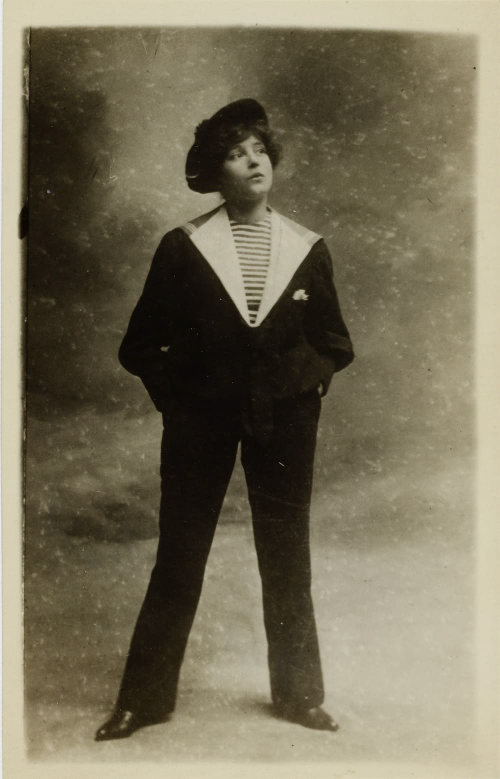 Colette en marin, vers 1900