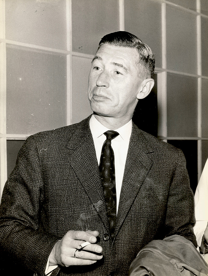 AUTOGRAPHES DES SIÈCLES - Photographie originale d'HERGE