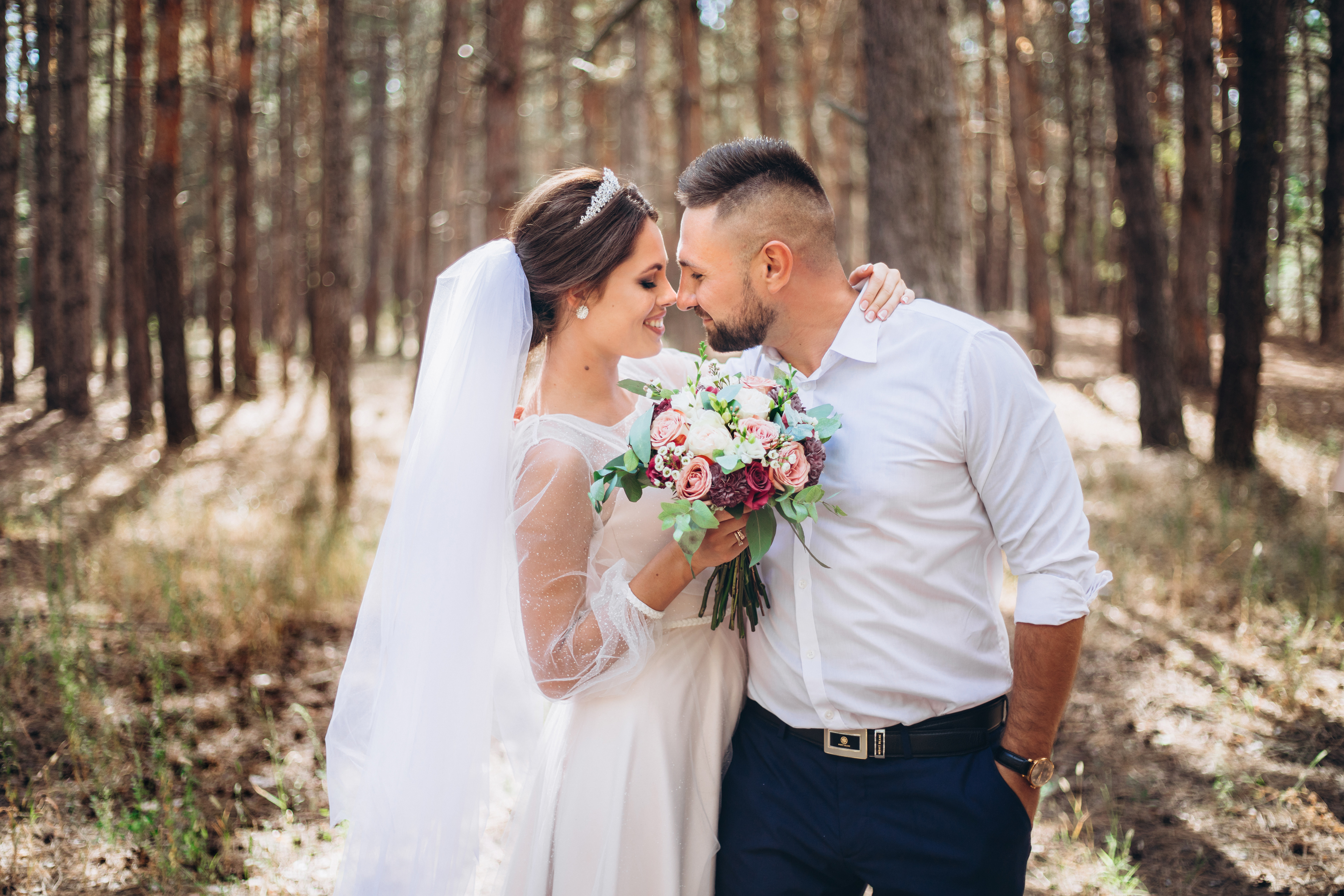 Hochzeitsfotografie Sachsen: Romantisches Brautpaar-Shooting im Wald. Irena & Stanislav.