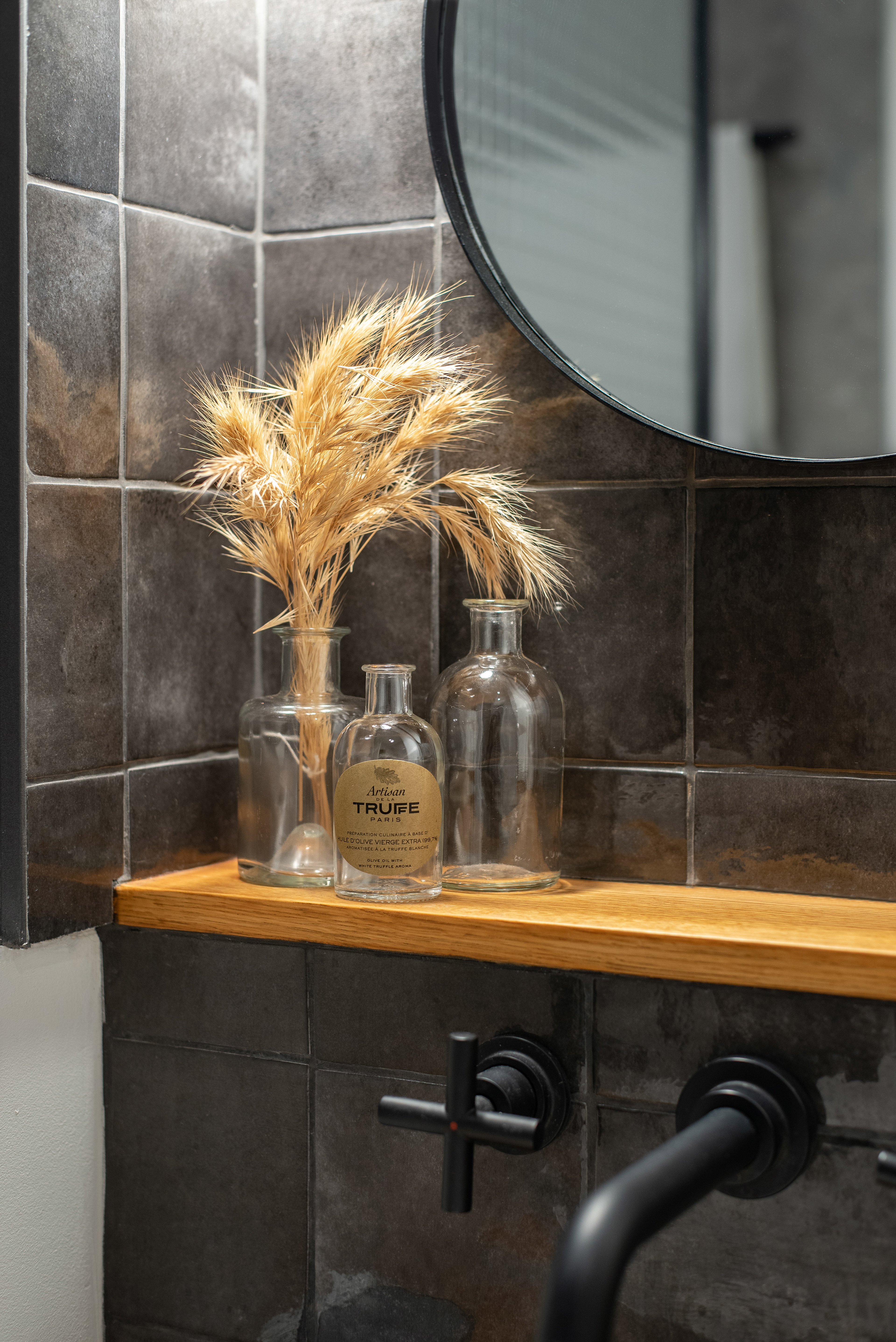 Détail tablette salle de bain