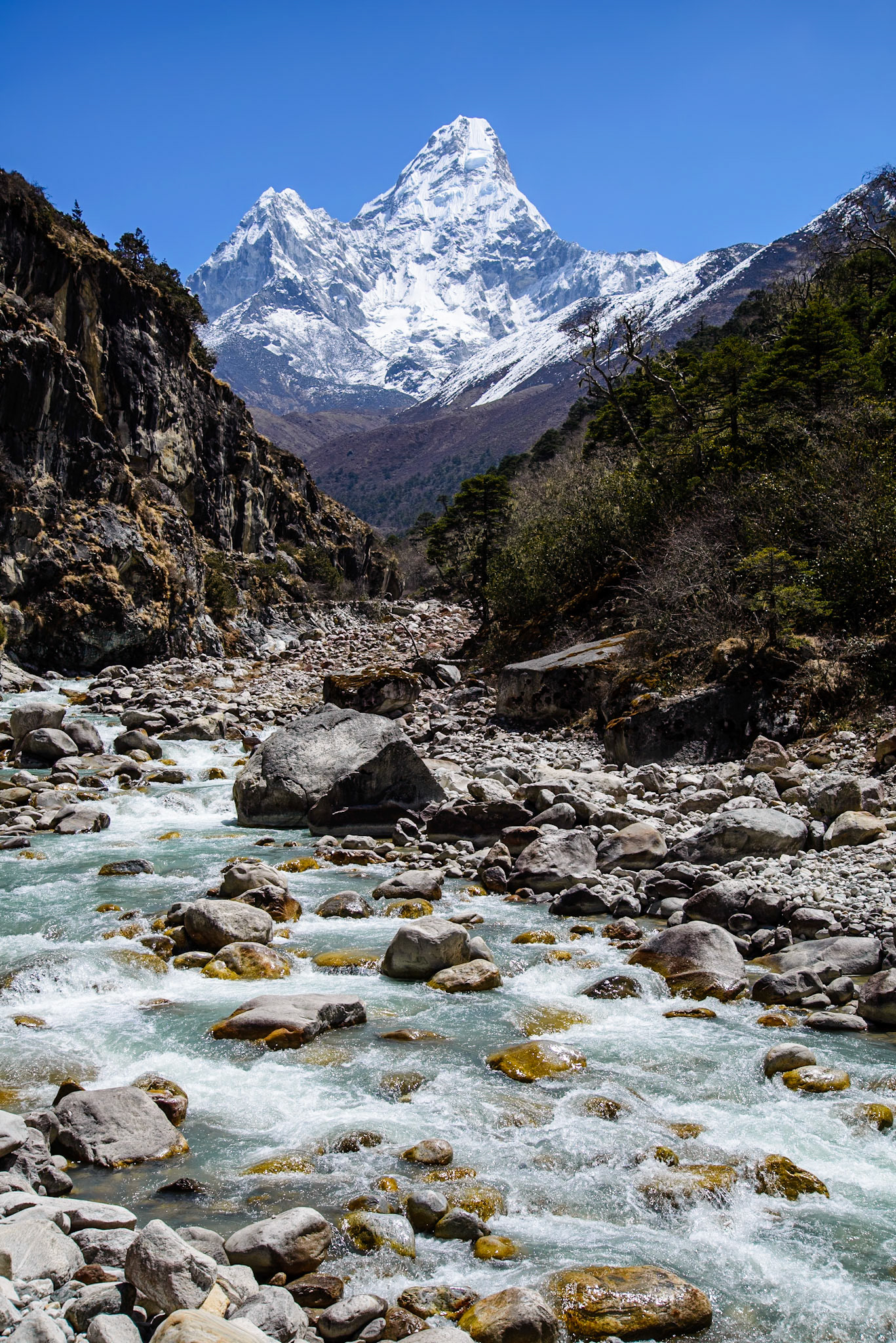 One of the common views of Ama Dablam