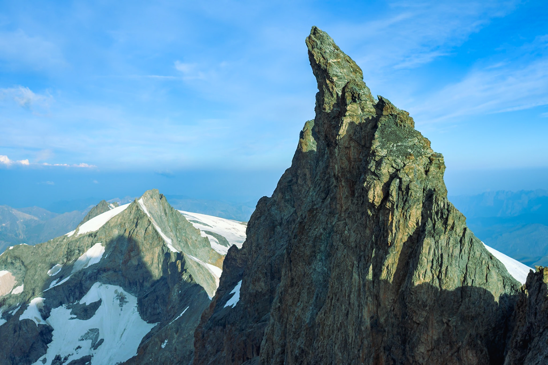 Another climbable peak - Doight de Dieux