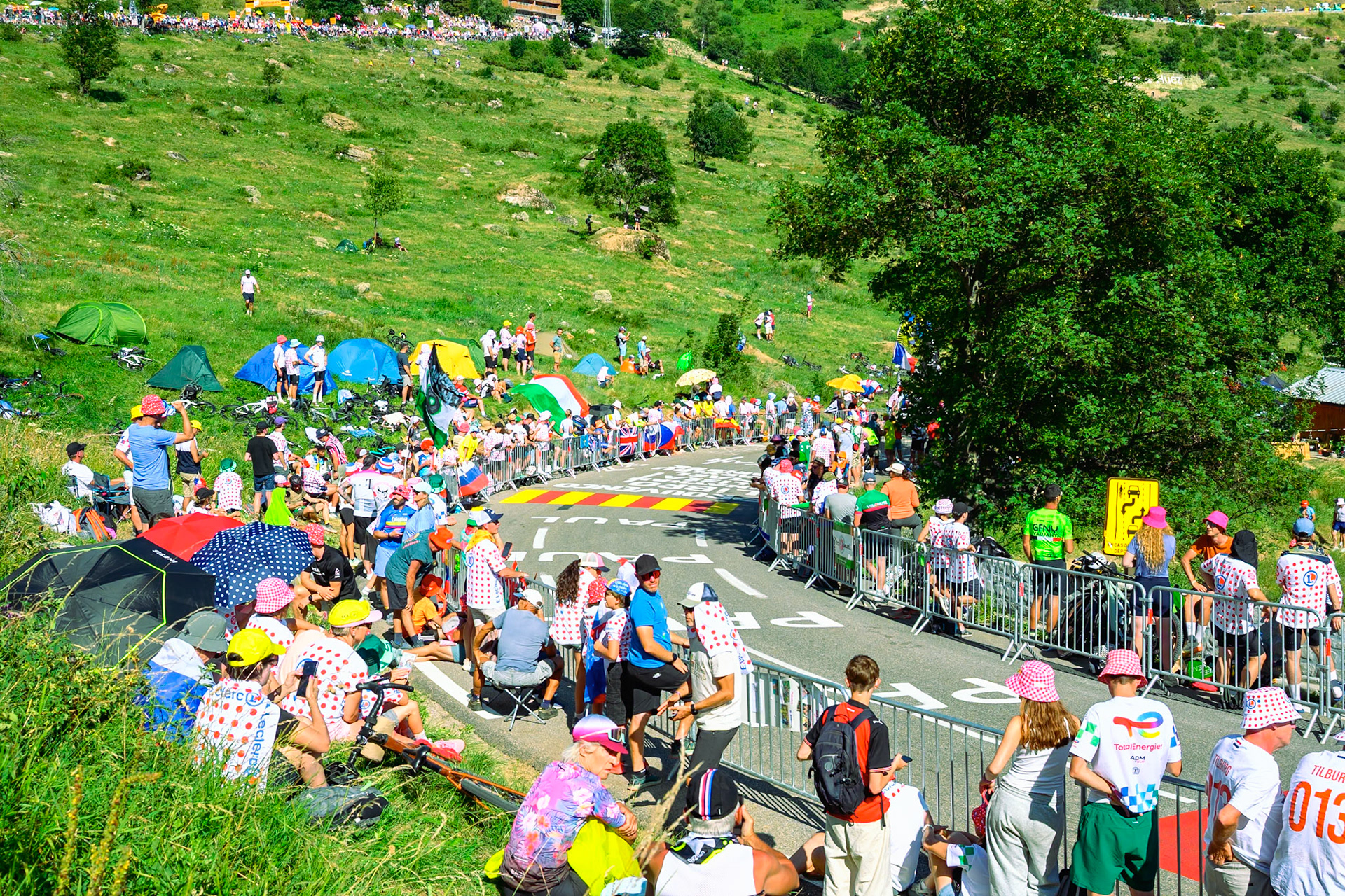 Crowds lining the road for 10 miles
