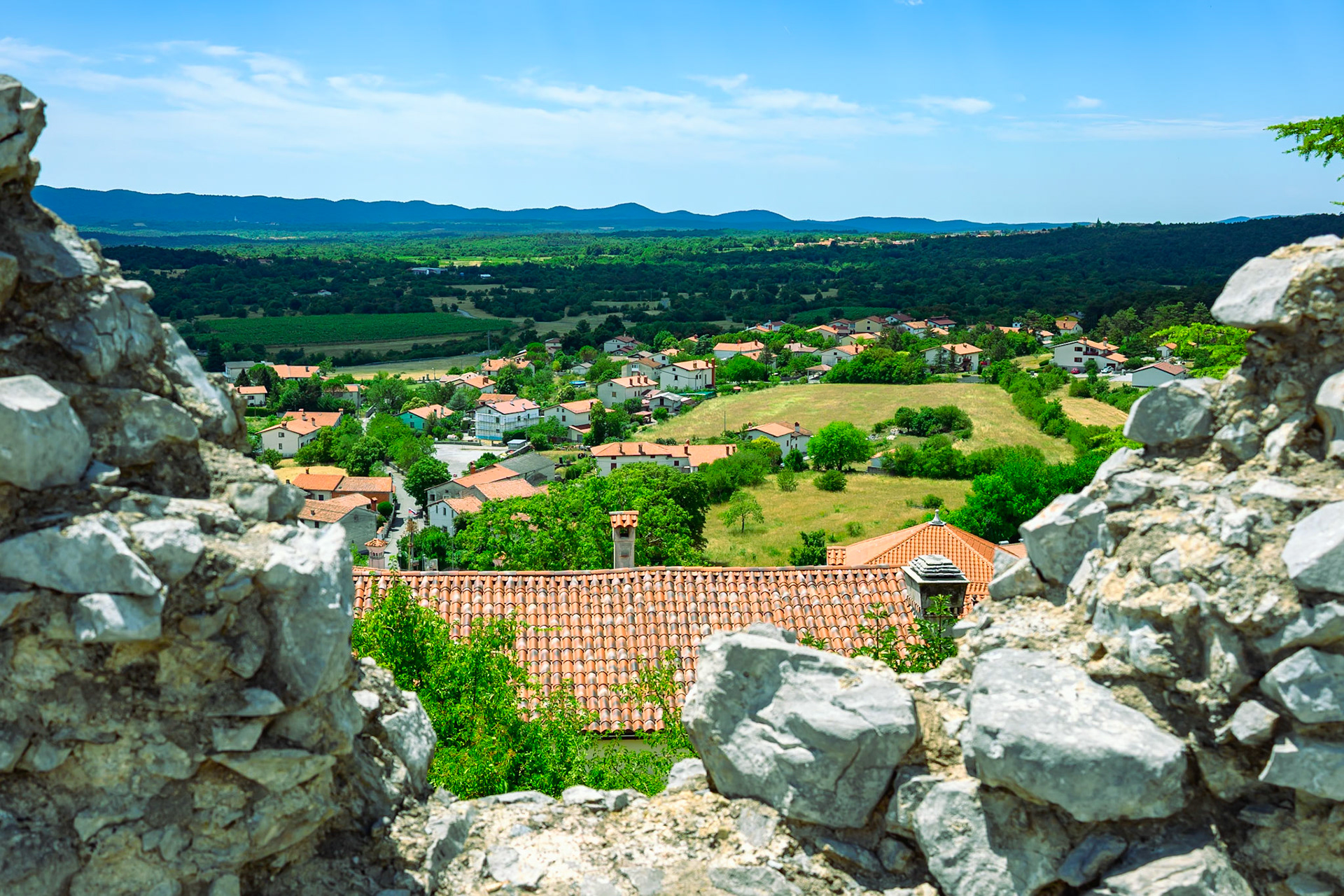 3000 year old castle at the top of Štanjel