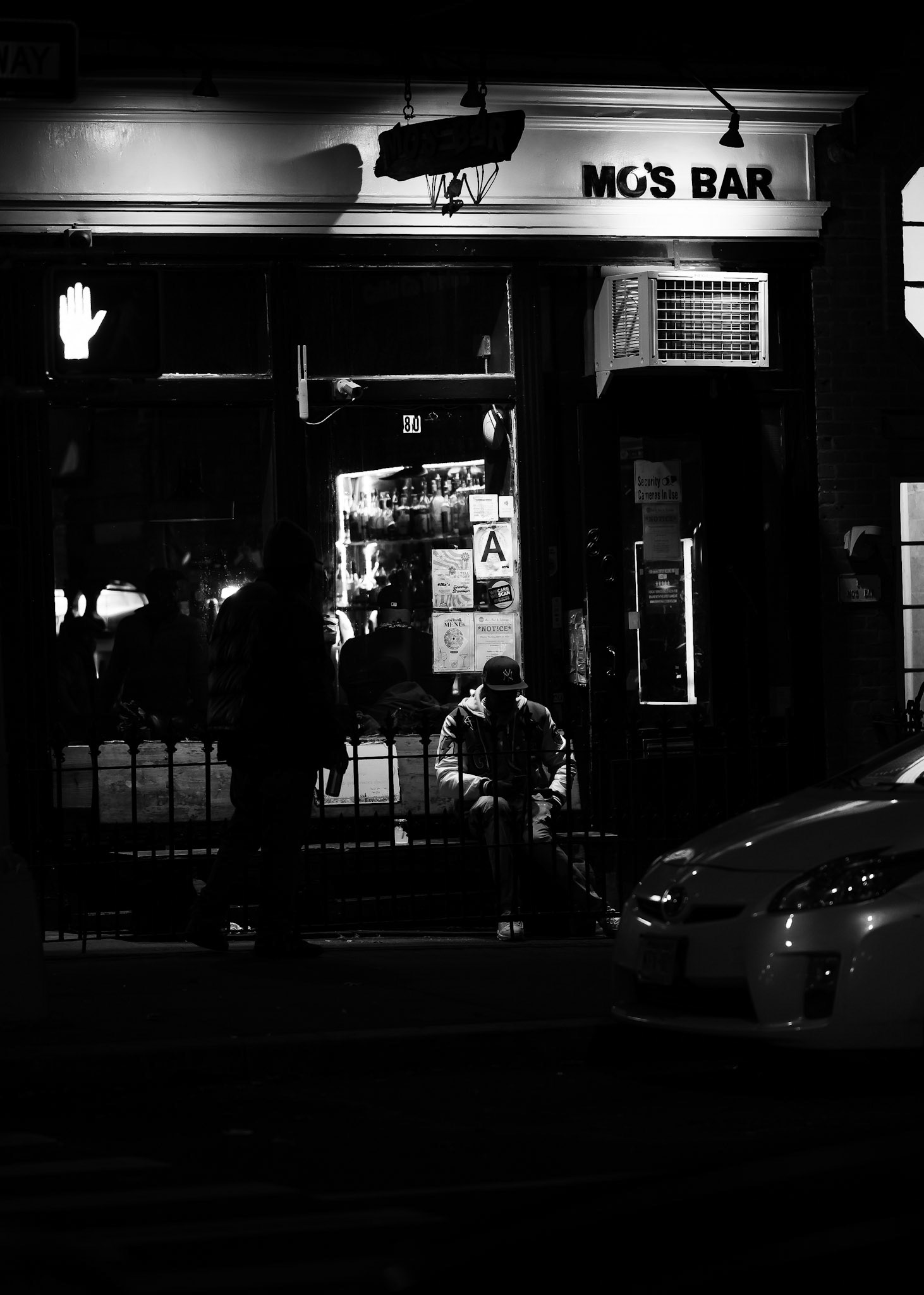 Mo's Bar