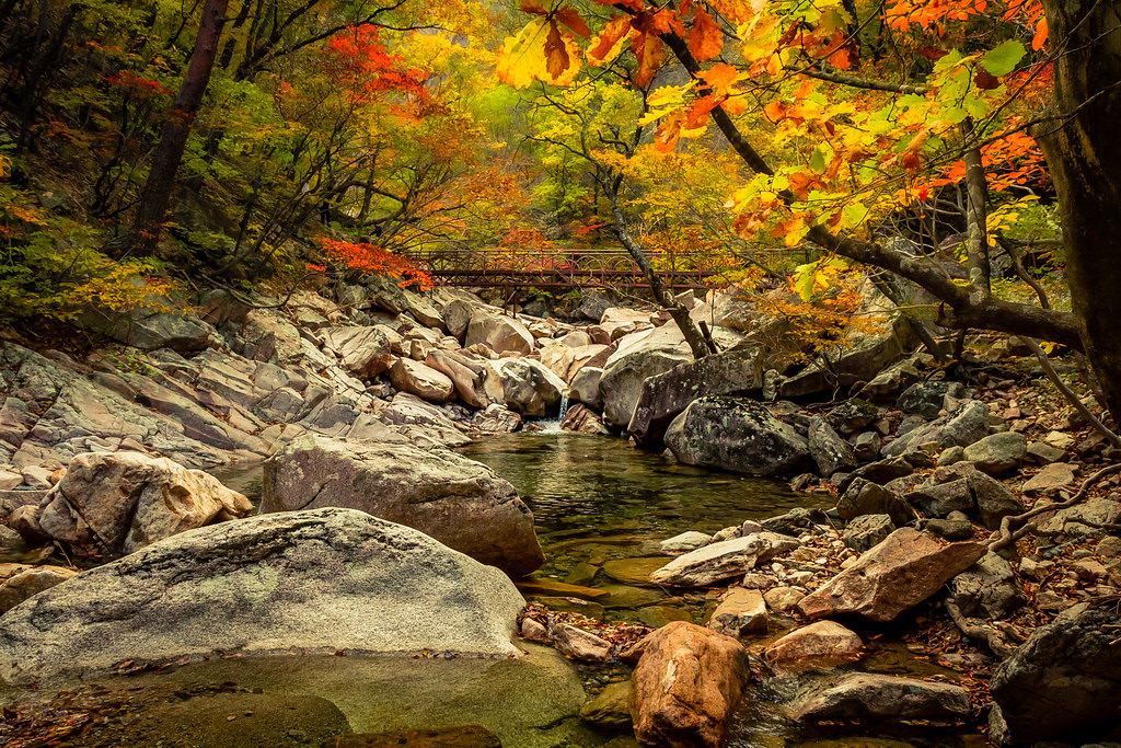 Biryong (Flying Dragon) Falls Trail  2020 (Seoraksan NP, South Korea)