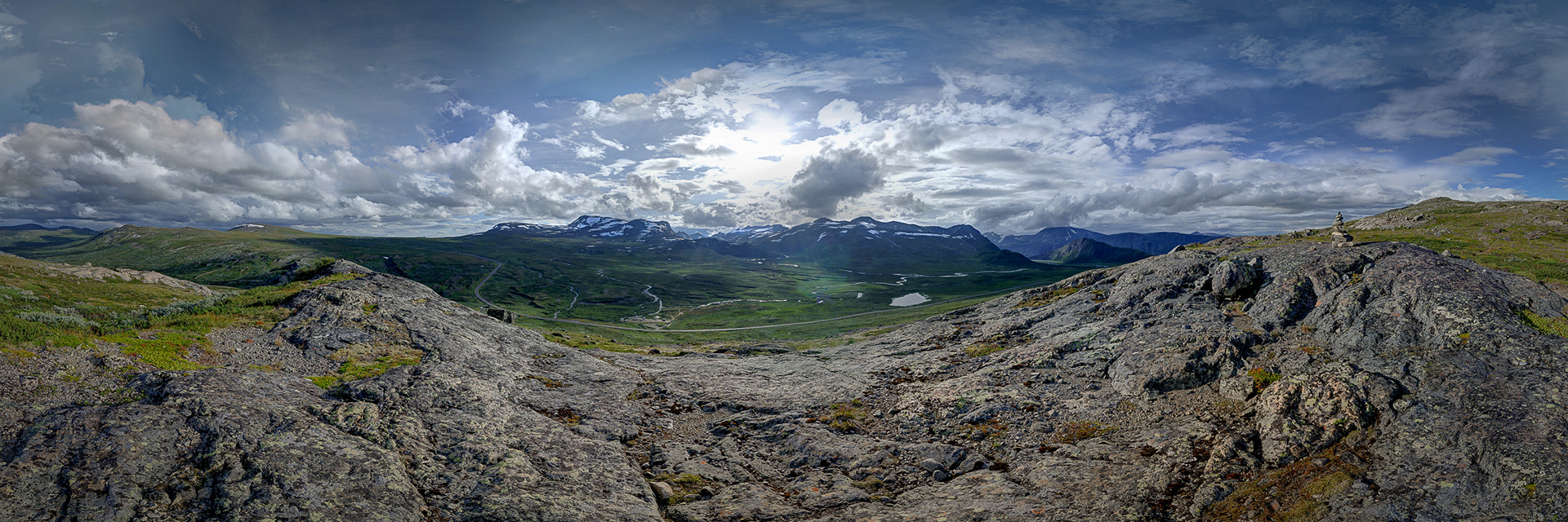 Norwegen - Die Valdresflya ist ein Bergplateau im östlichsten Teil von Jotunheimen in Øystre Slidre. Die nur im Sommer befahrbare County Road 51 verläuft über das Plateau und erreicht 1.389 Meter über dem Meeresspiegel.