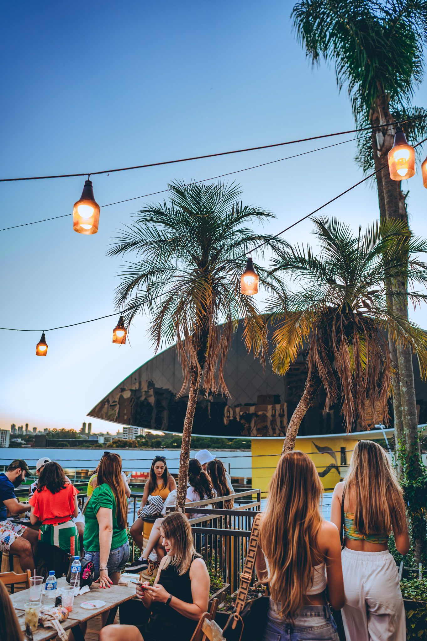 Sunset Café em frente ao MON